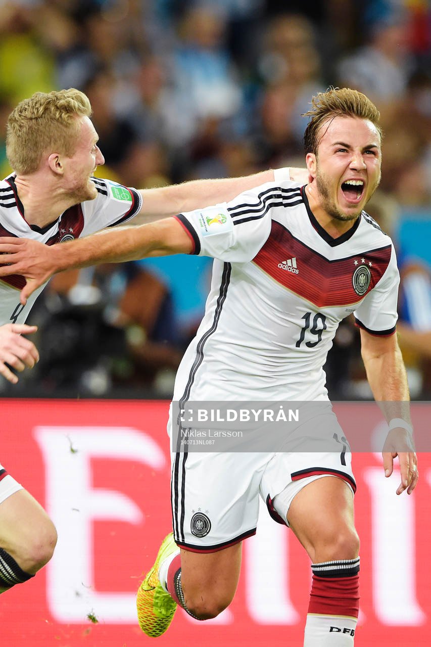 Tysklands Mario Götze och Andre Schuerrle jublar