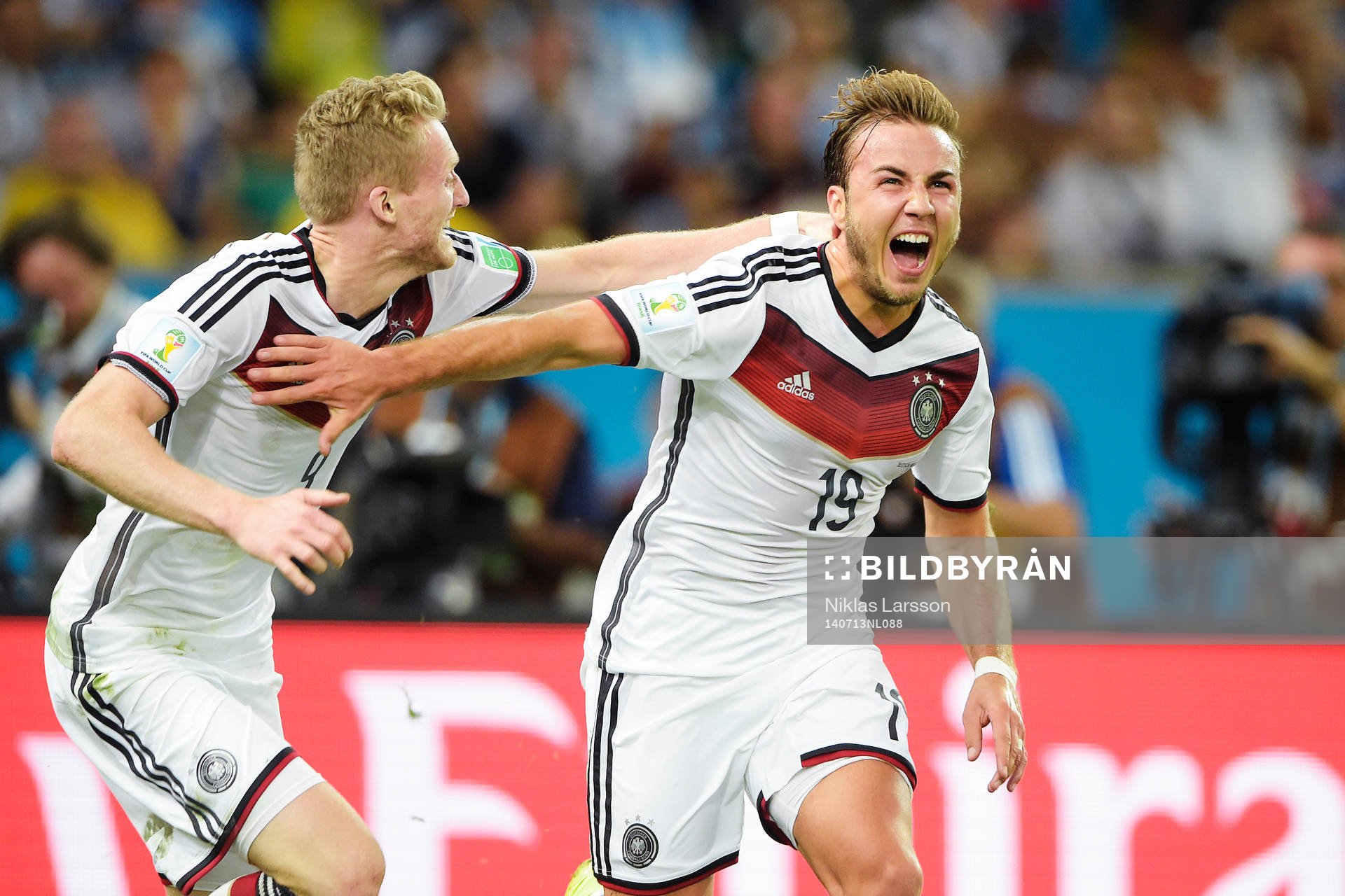 Tysklands Mario Götze och Andre Schuerrle jublar
