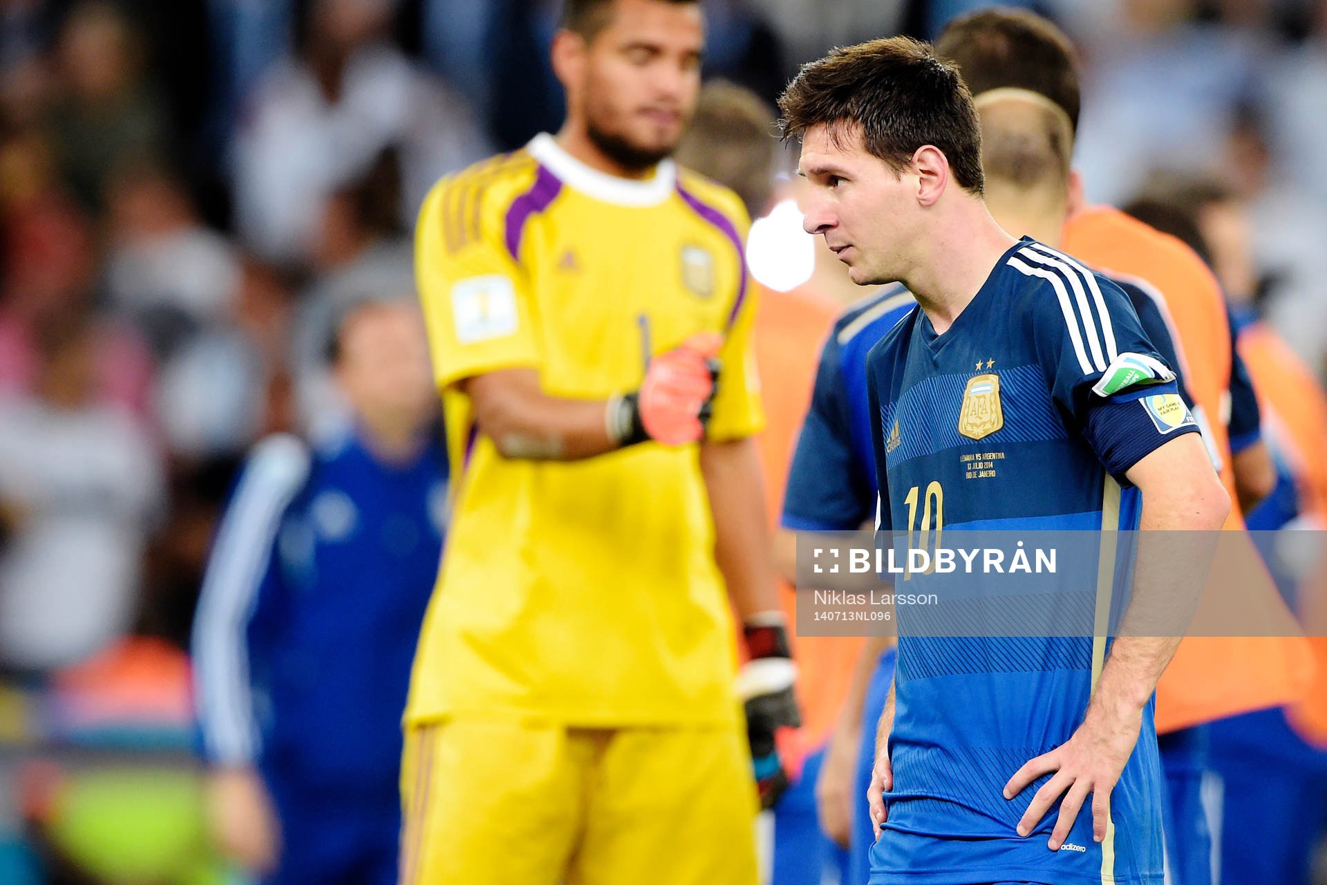 Argentinas Lionel Messi deppar