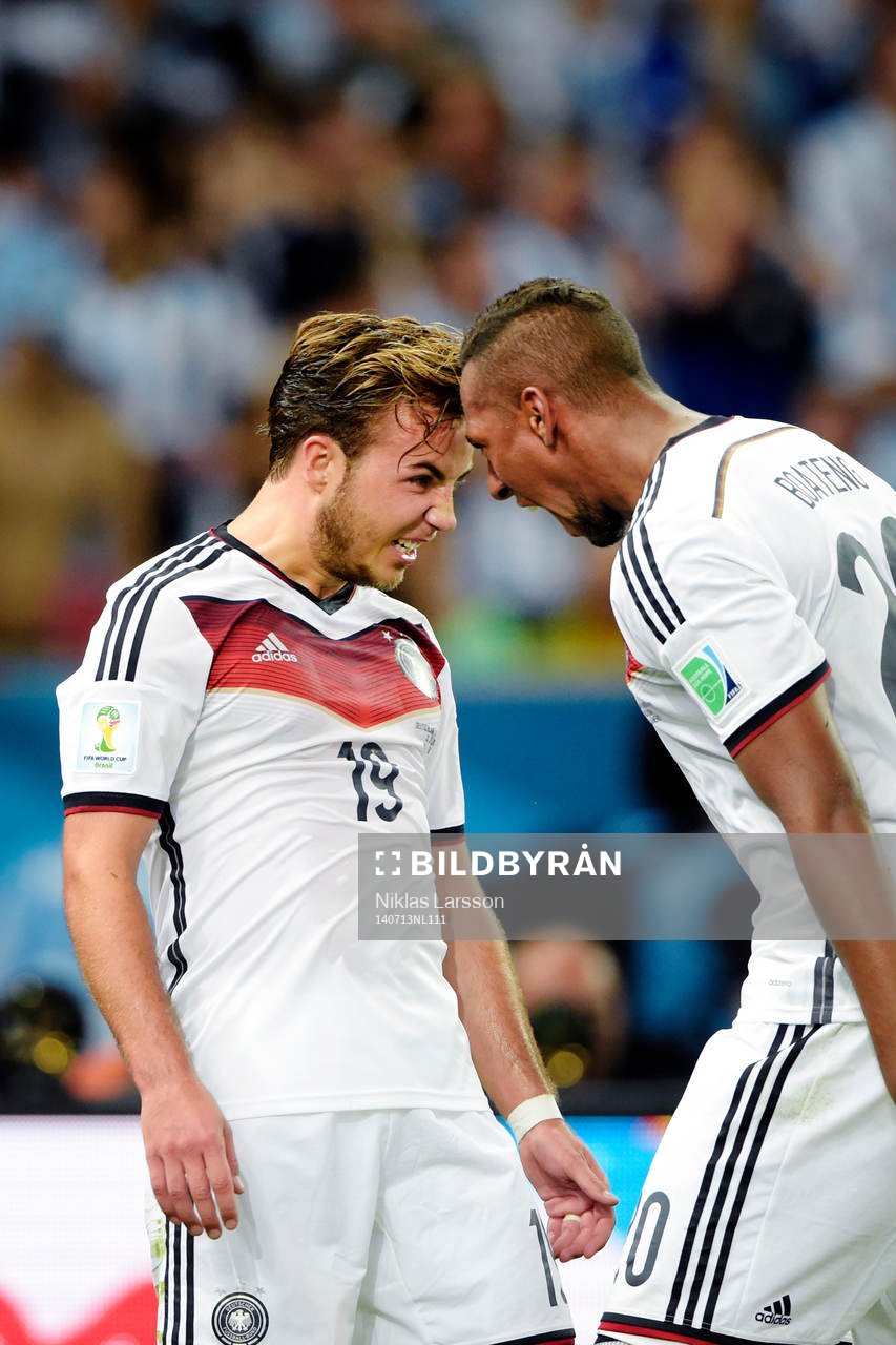 Tysklands Mario Götze och Jerome Boateng jublar