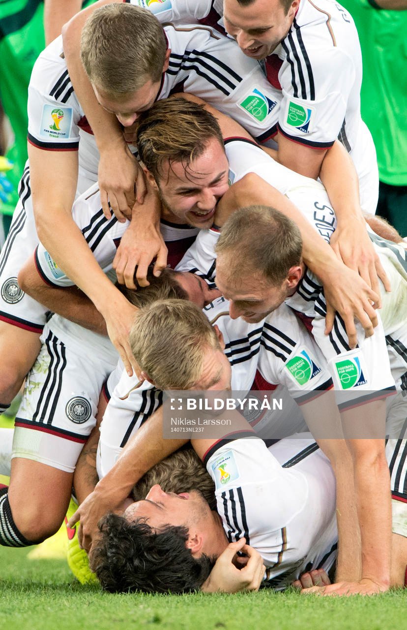 Tysklands spelare jublar efter finalen mellan Argentina och Tyskland under fotbolls-VM den 13 juli 2014 i Rio de Janeiro. 