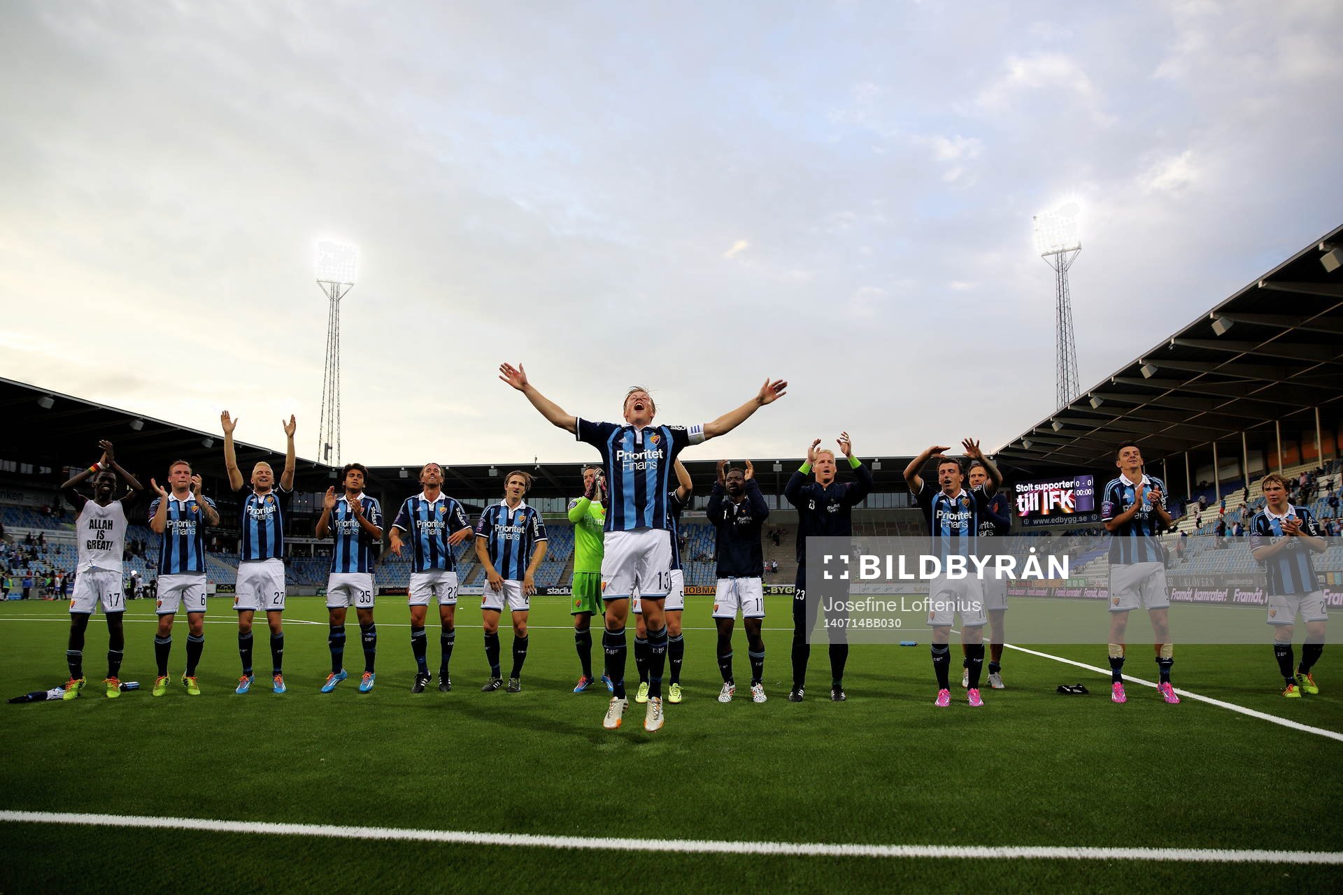 Djurgården jublar och tackar sina supportrar