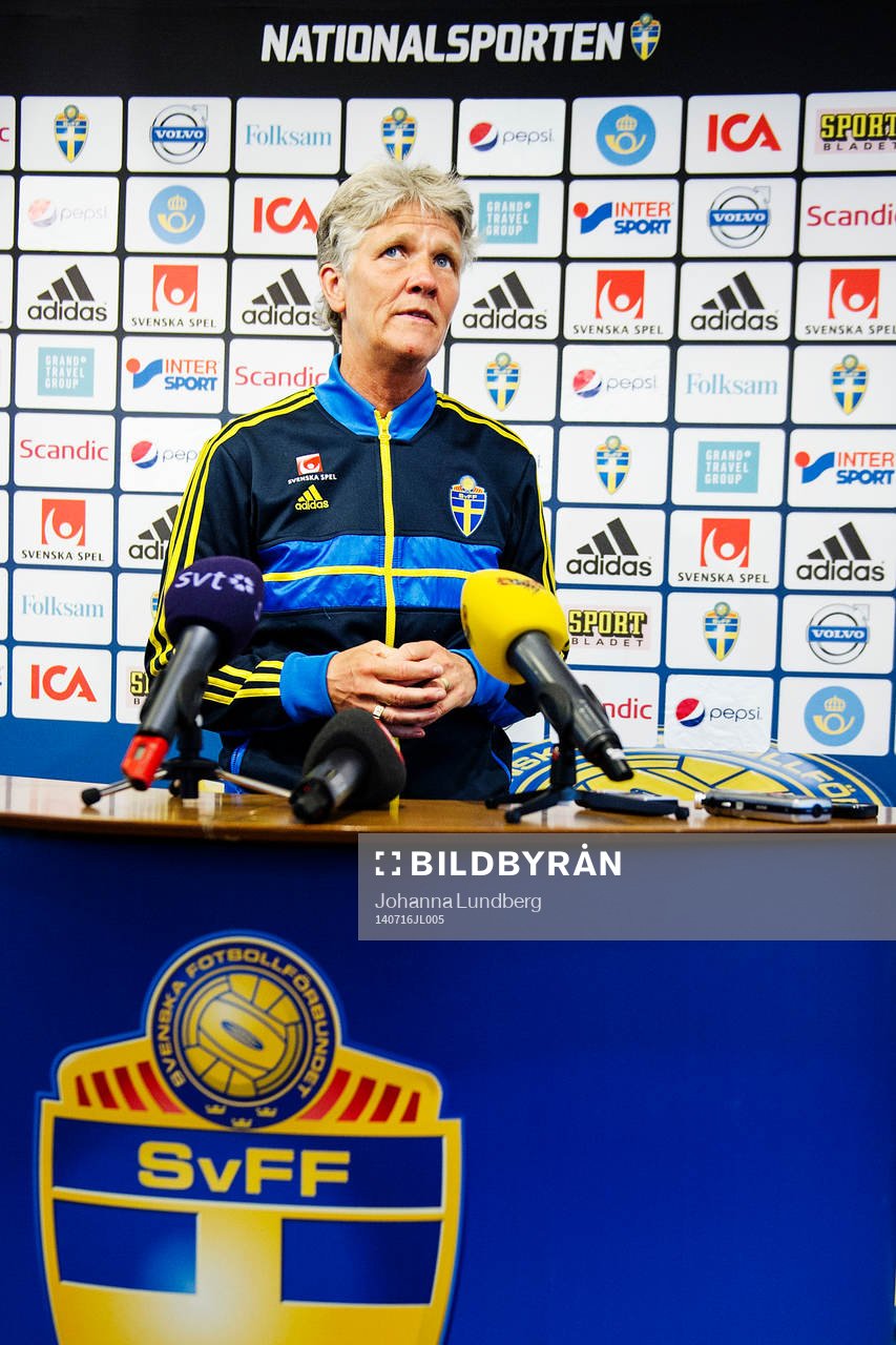 Sveriges förbundskapten Pia Sundhage presenterar