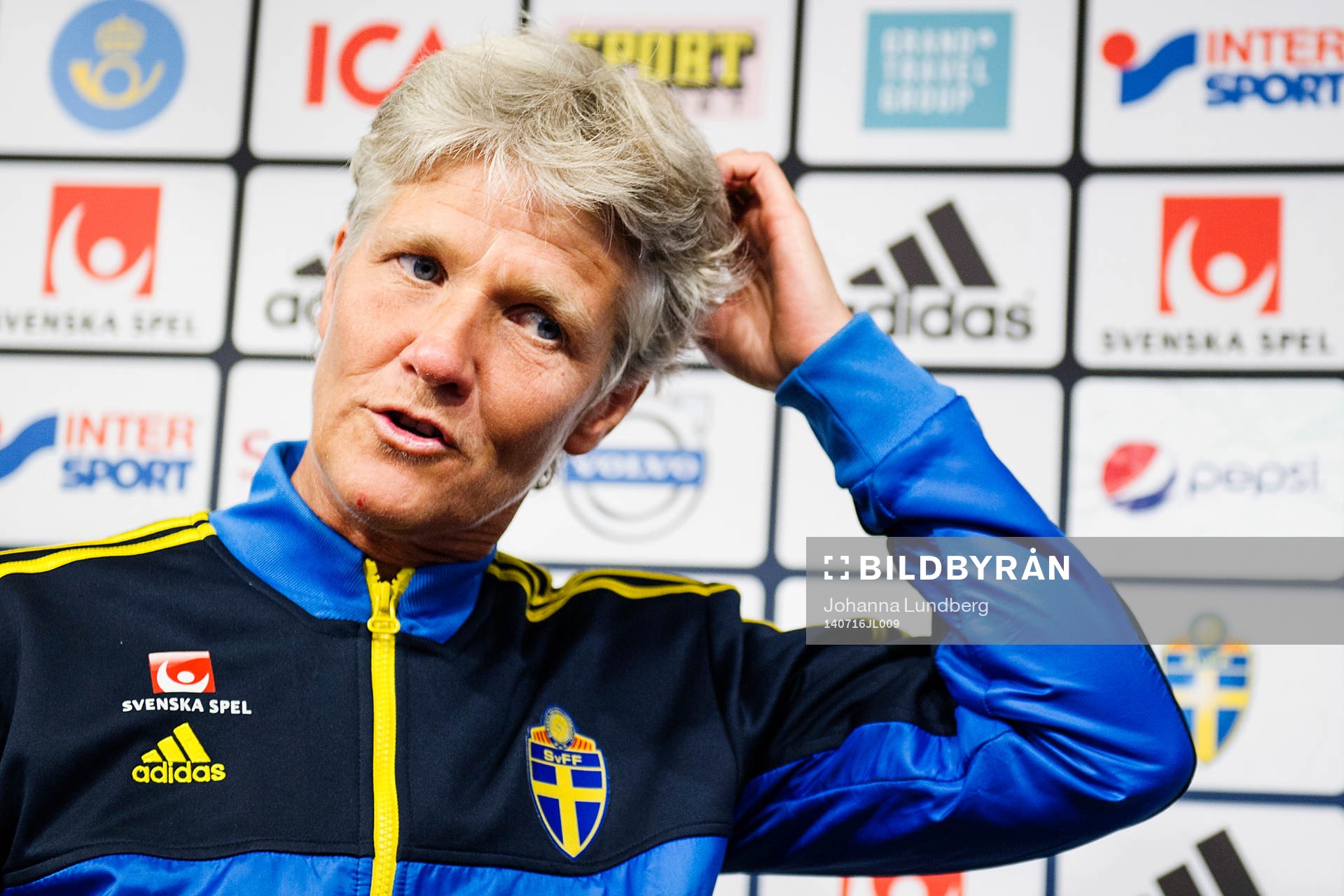 Sveriges förbundskapten Pia Sundhage presenterar