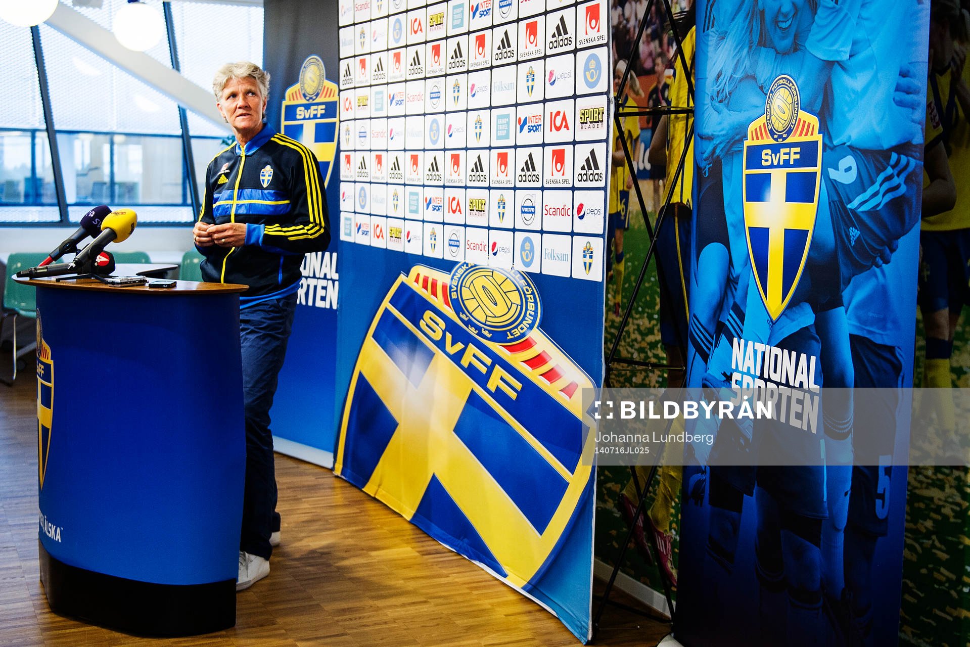 Sveriges förbundskapten Pia Sundhage presenterar