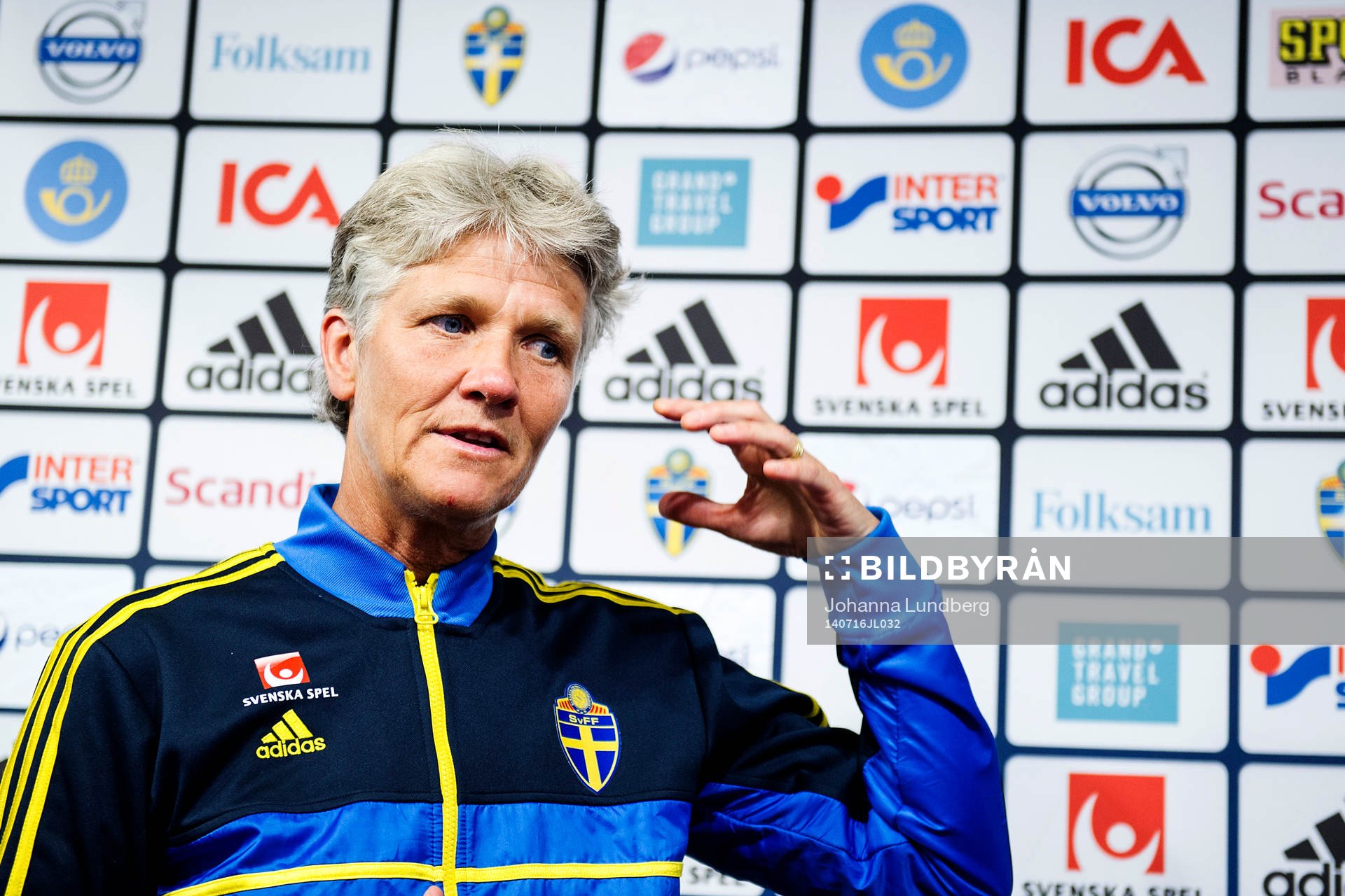 Sveriges förbundskapten Pia Sundhage presenterar