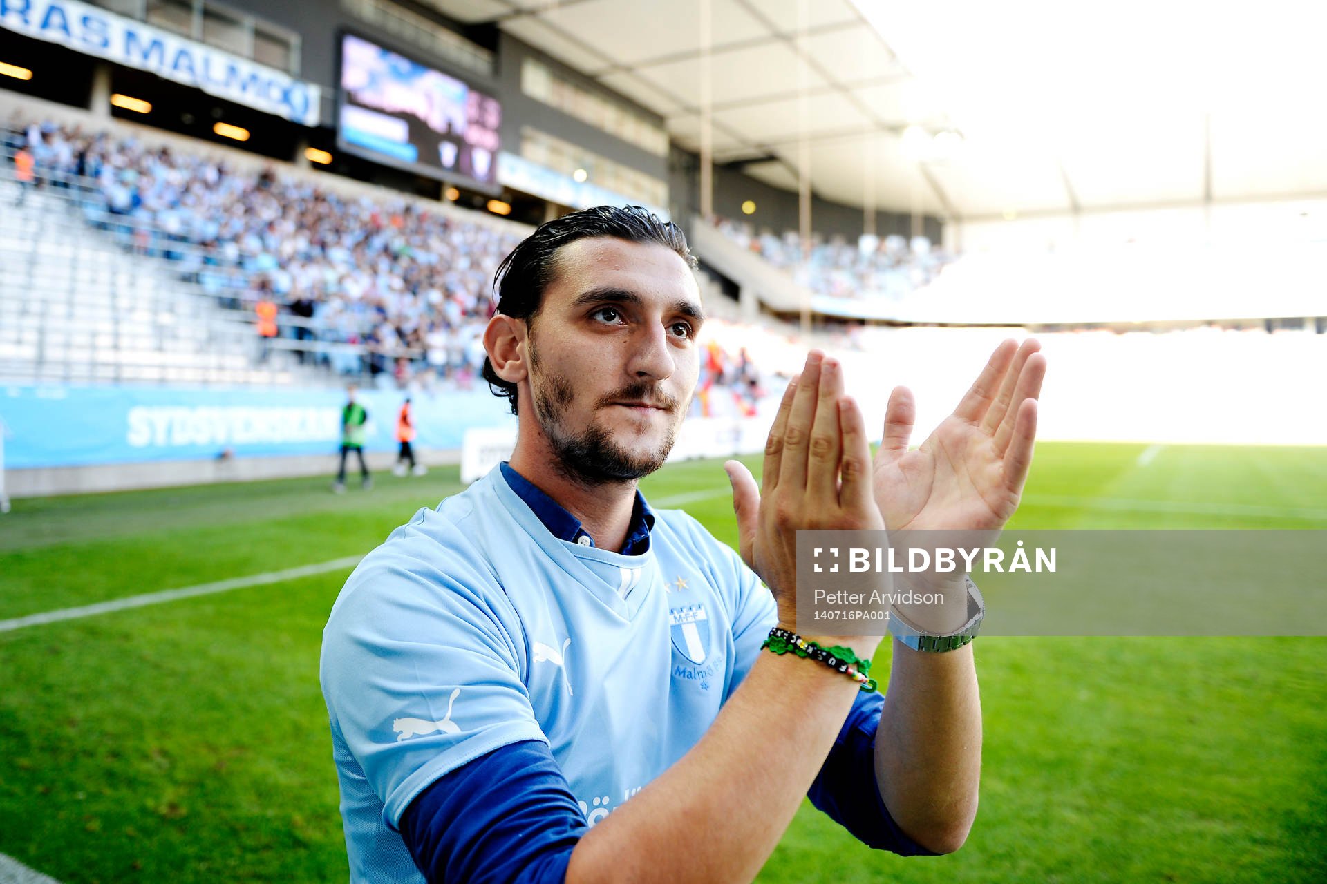 Malmö FF presenterar Agon Mehmeti  som nyförvärv innan