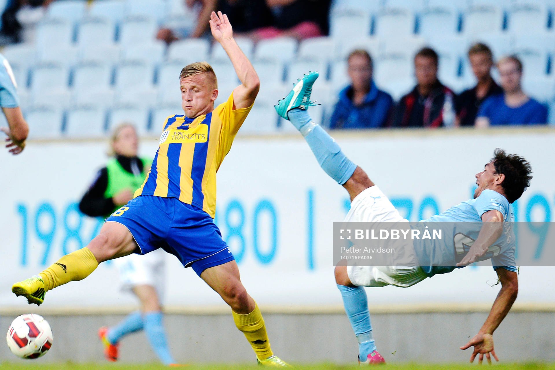Ventspils Ndue Mujecki mot Malmö FFs Ricardo Ferreira Da
