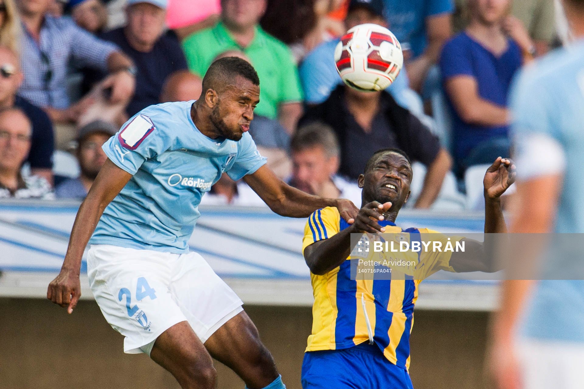 Malmö FFs Isaac Kiese Thelin i nickduell med Ventspils