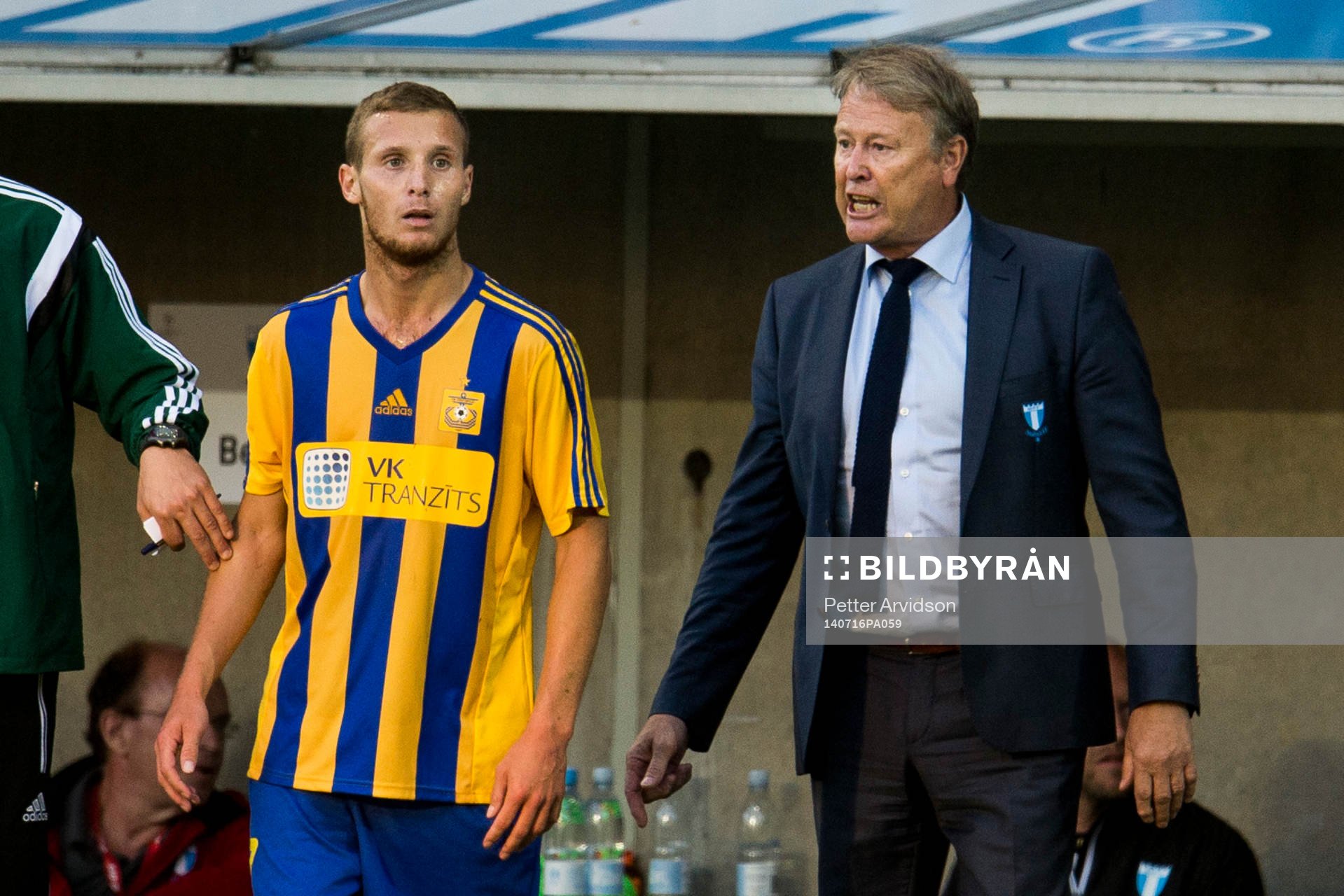 Malmö FFs tränare Åge Hareide (th) är rasande på
