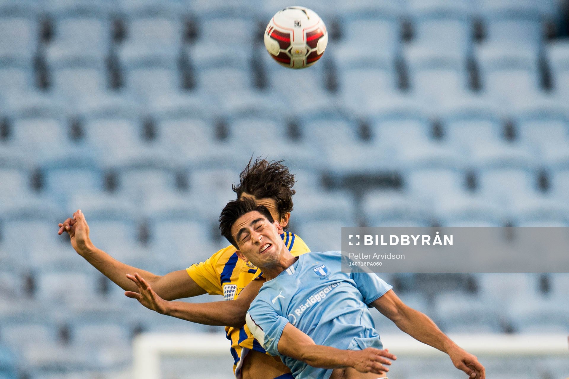 Malmö FFs Amin Nazari i nickduell med Ventspils Girts Karlsons under fotbollsmatchen mellan Malmö FF och FK Ventspils i kvalet till Champions League den 16 juli 2014 i Malmö.