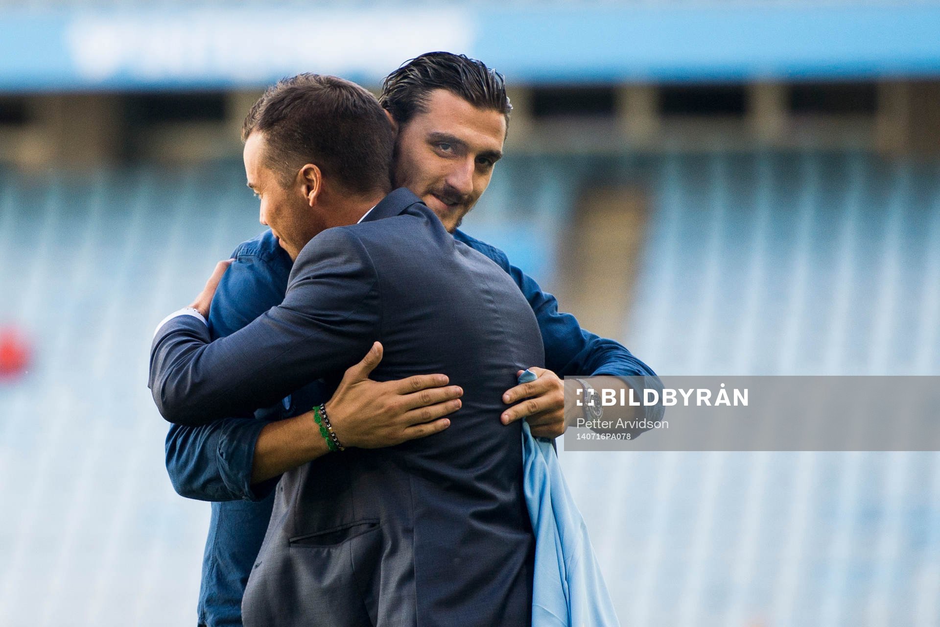 Malmö FFs sportchef Daniel Andersson kramar om Agon