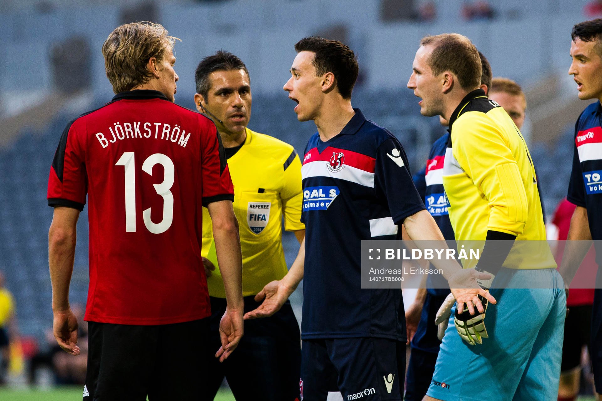 Crusaders Crusaders Paul Heatley och målvakt Sean O'Neill