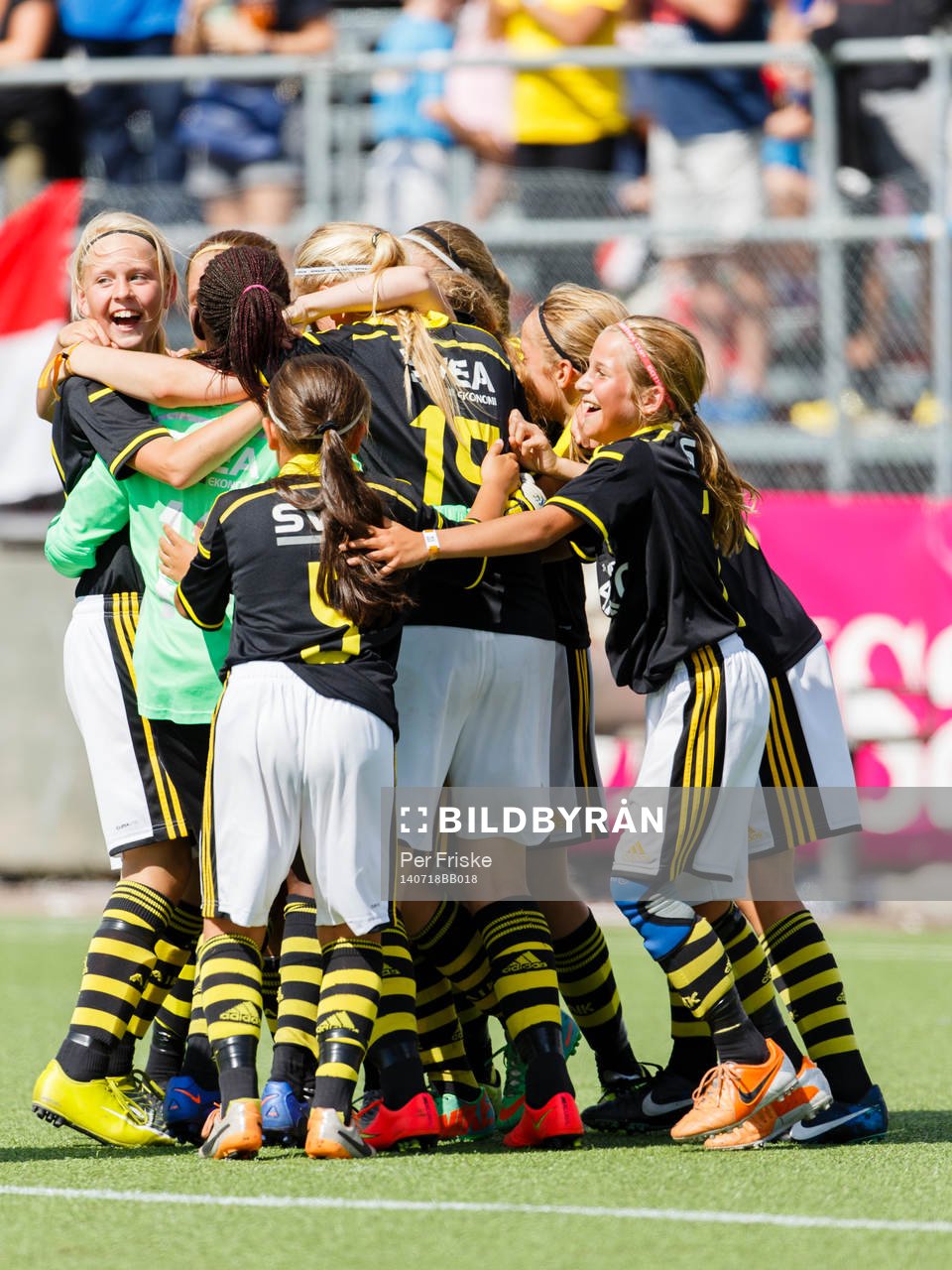Final i G12 mellan AIK FF och JSSL Arsenal Singapore, AIK jublar efter slutsignalen under Gothia Cup den 18 juli 2014 i Göteborg .