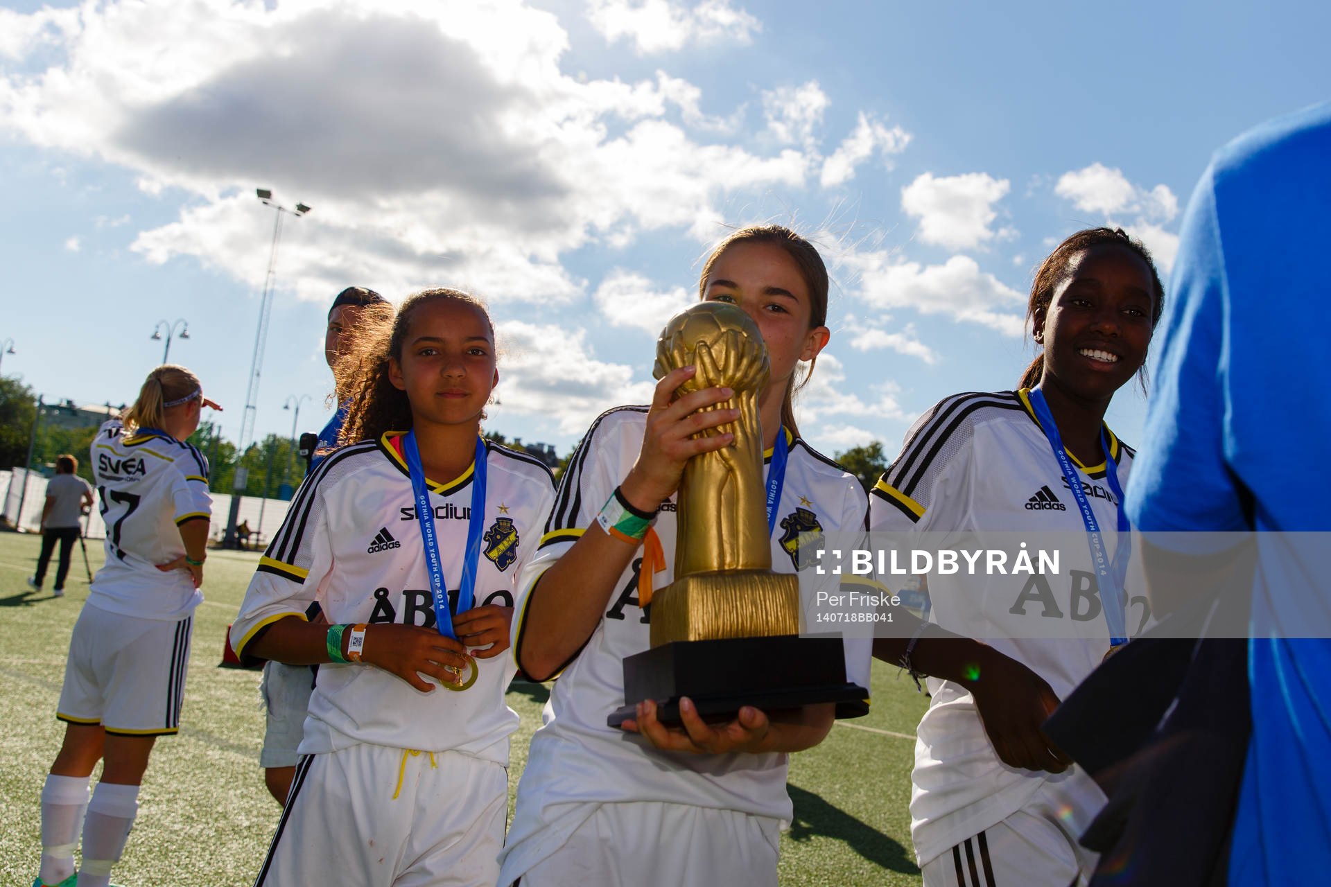 Final i G13 mellan Greve Fodbold och AIK FF, AIK jublar med pokalen under Gothia Cup den 18 juli 2014 i Göteborg .