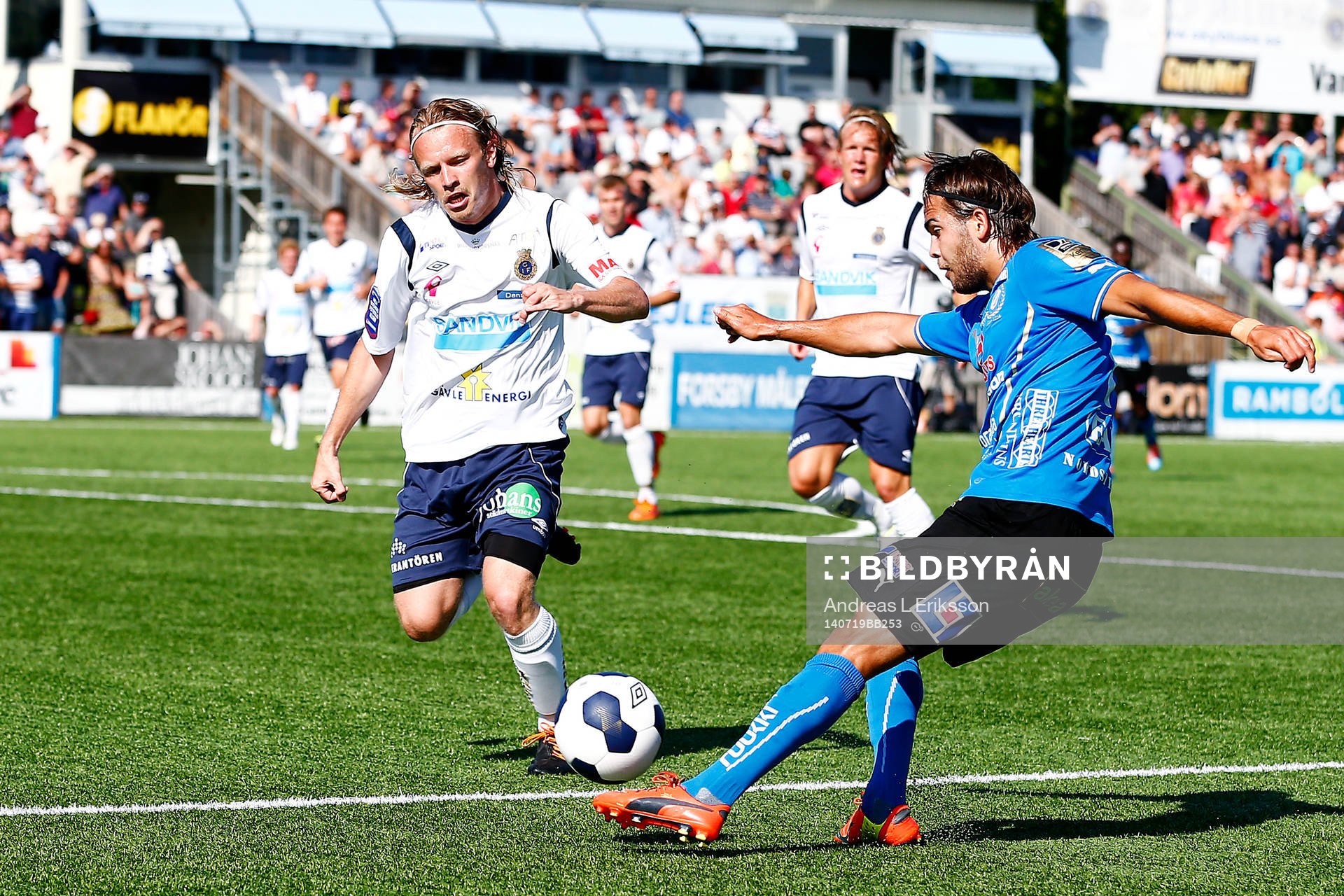 Halmstads Kristinn Steindorsson med ett inlägg förbi