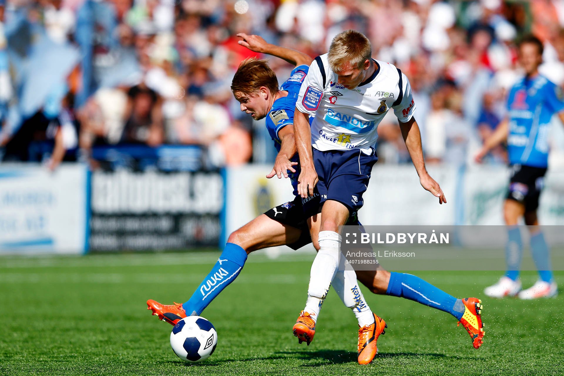 Gefles Robin Nilsson mot Halmstads Johan Blomberg under fotbollsmatchen i Allsvenskan mellan Gefle och Halmstad den 19 juli 2014 i Gävle.