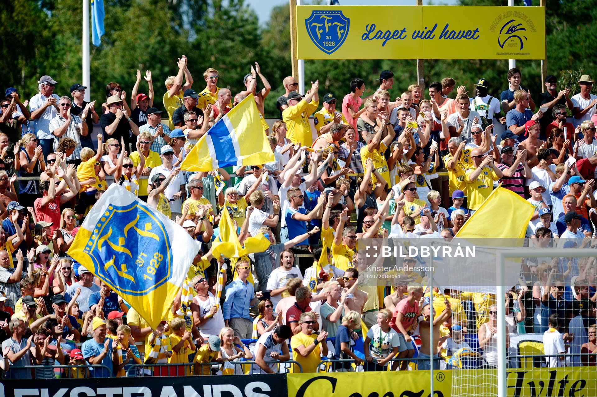 Falkenbergs supportrar jublar