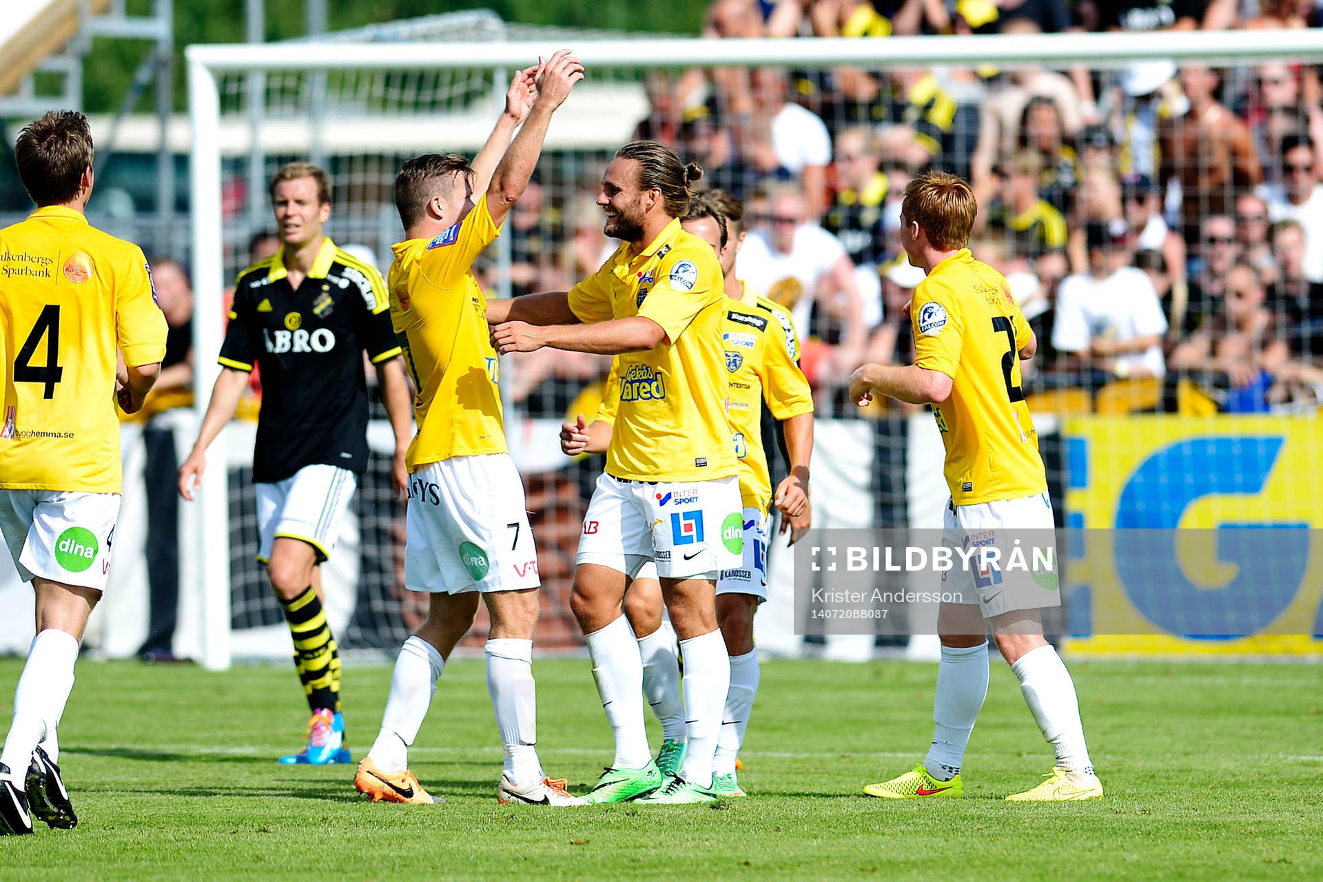 Falkenbergs spelare jublar