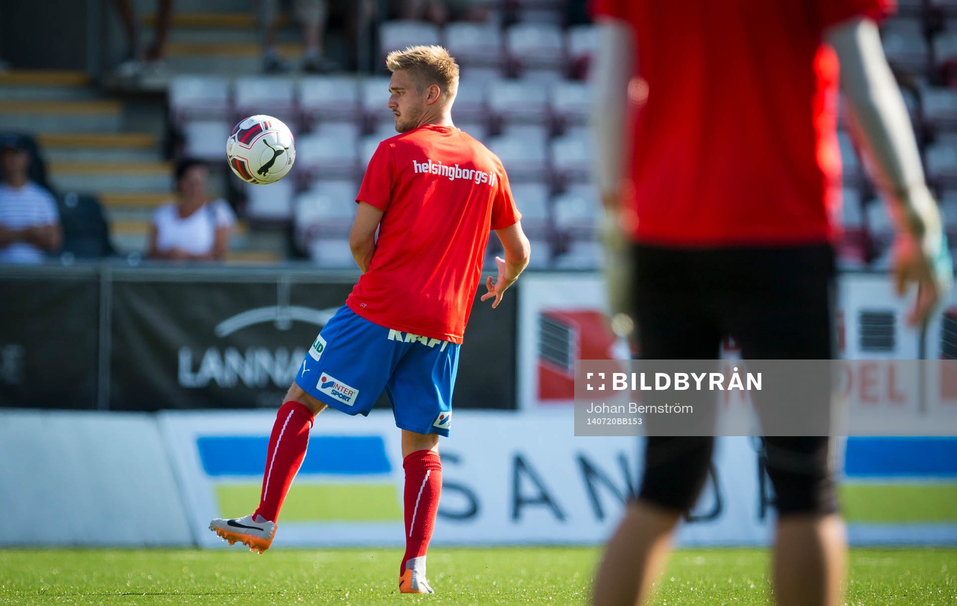 Helsingborgs Johan Mårtensson värmer upp