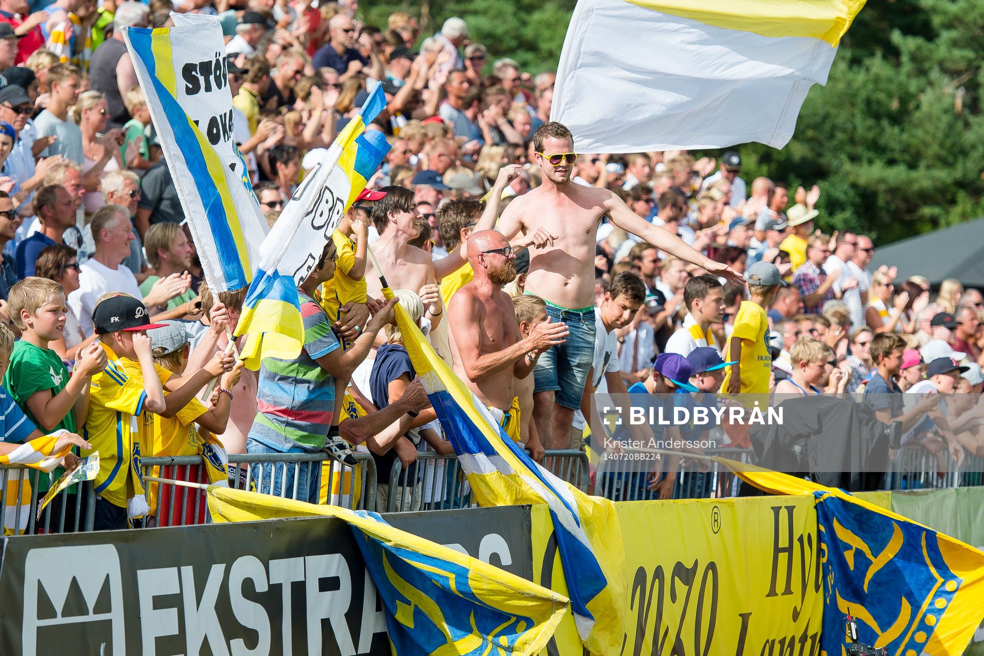 Falkenbergs supporters jublar