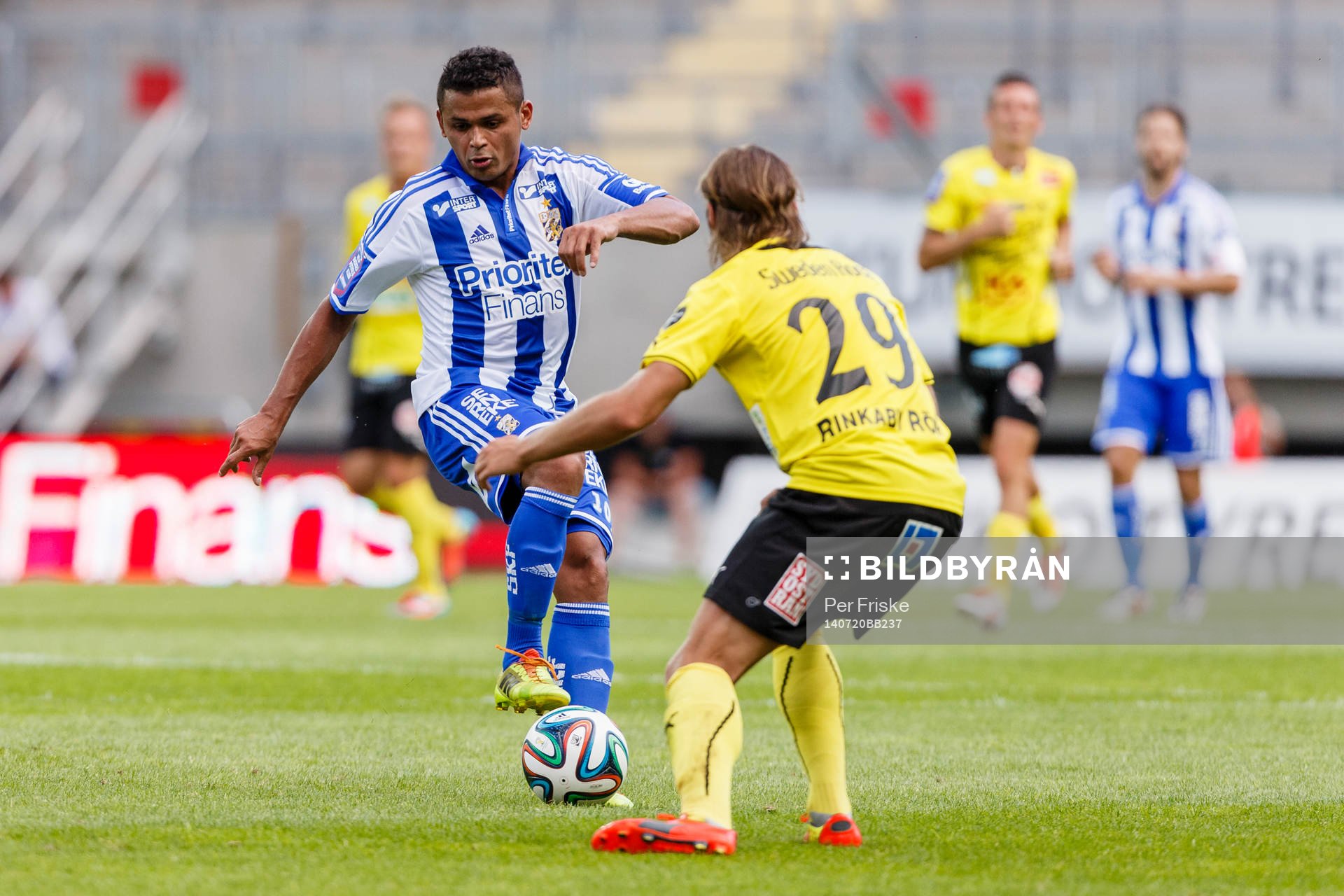 IFK Göteborgs Daniel Sobralense med bollen