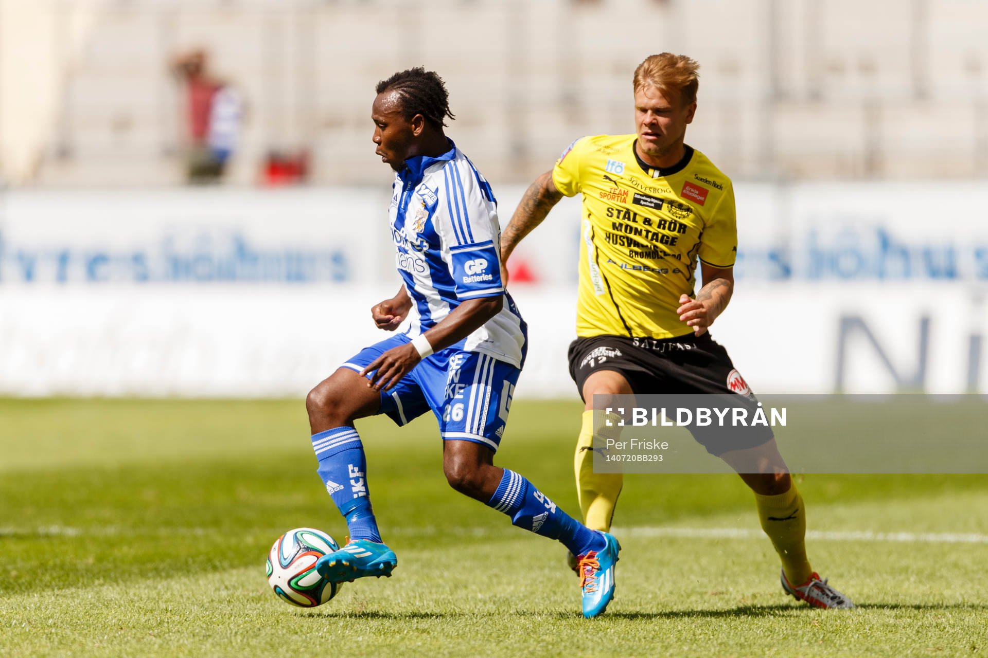 IFK Göteborgs May Mahlangu tar sig förbi Mjällbys David