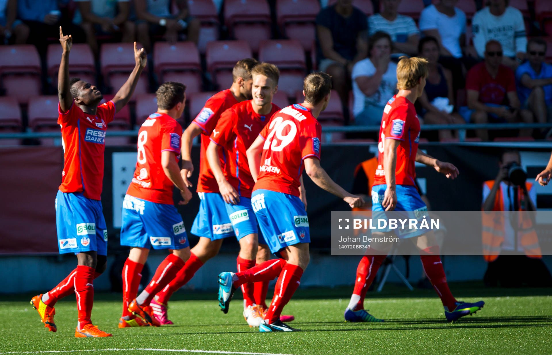 Helsingborgs David Accam jublar