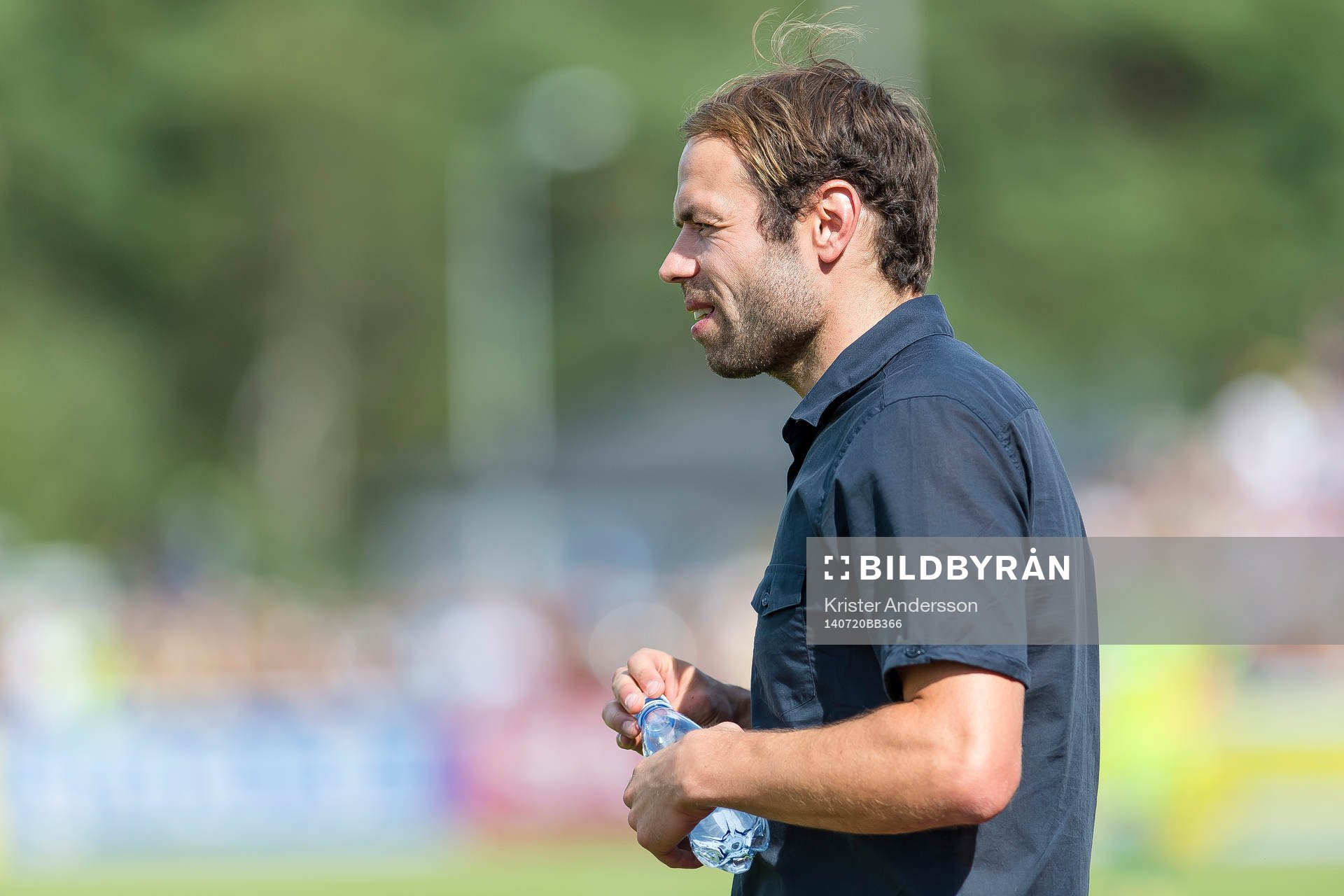 AIK:s tränare Andreas Alm under fotbollsbollmatchen i allsvenskan mellan Falkenberg och AIK den 20 juli 2014 i Falkenberg.