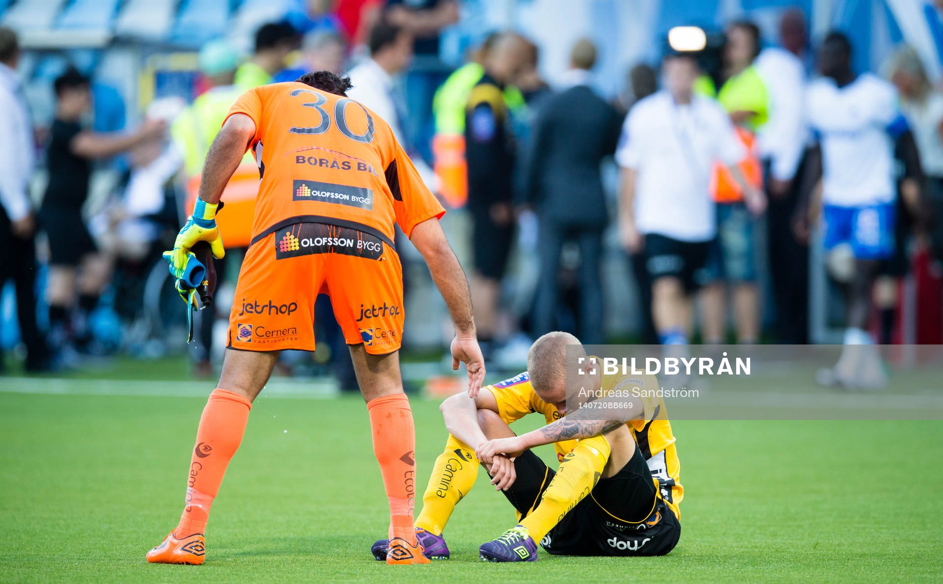 Elfsborgs Sebastian Holmén och målvakt Abbas Hassan (v)