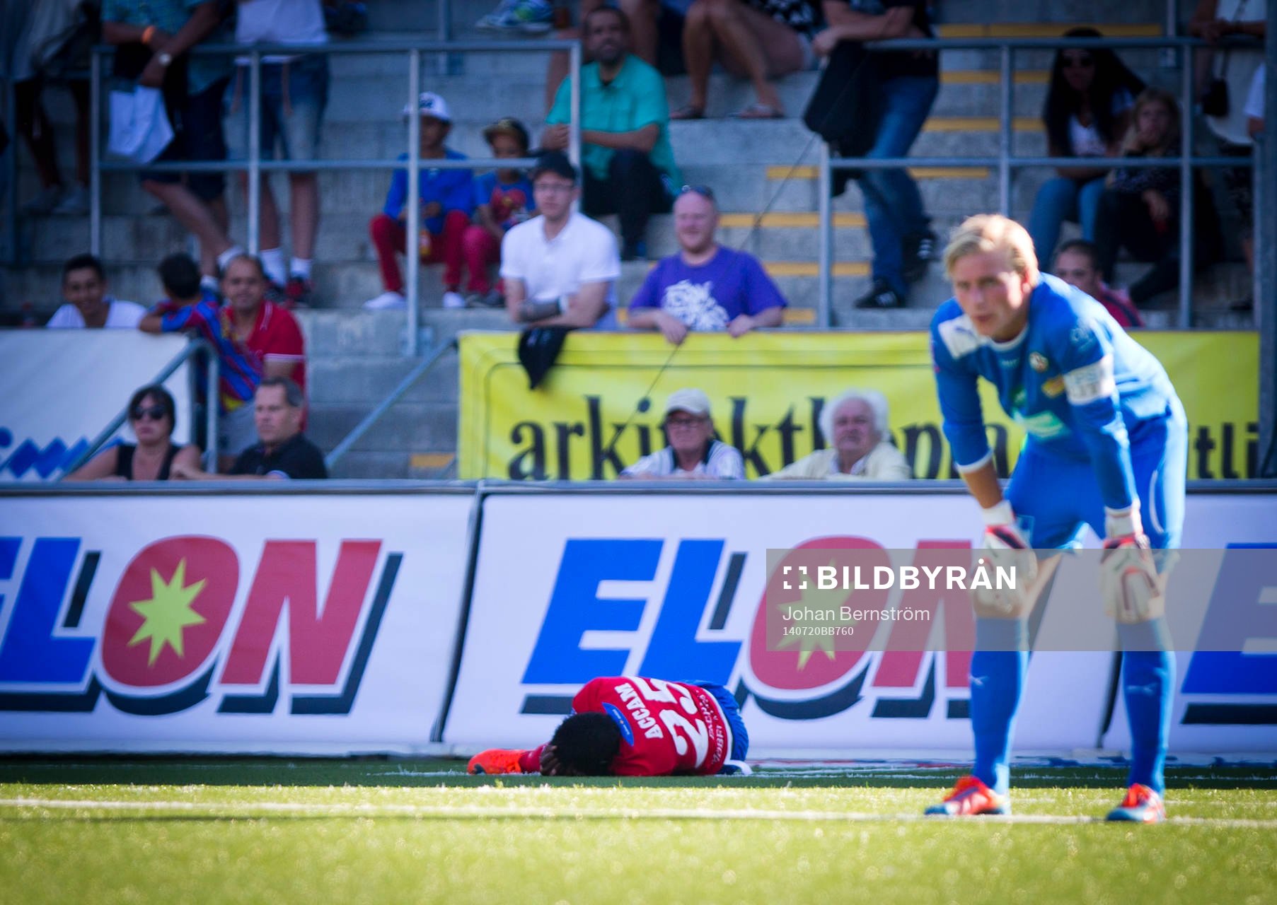 Helsingborgs David Accam blev liggandes på plan