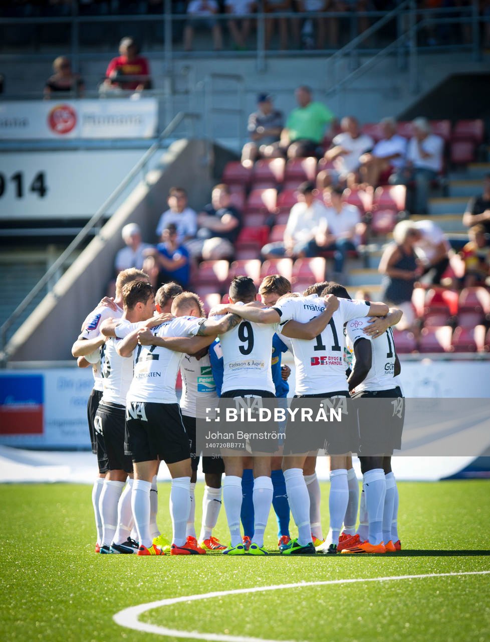Örebro innan avspark i fotbollsmatchen i Allsvenskan
