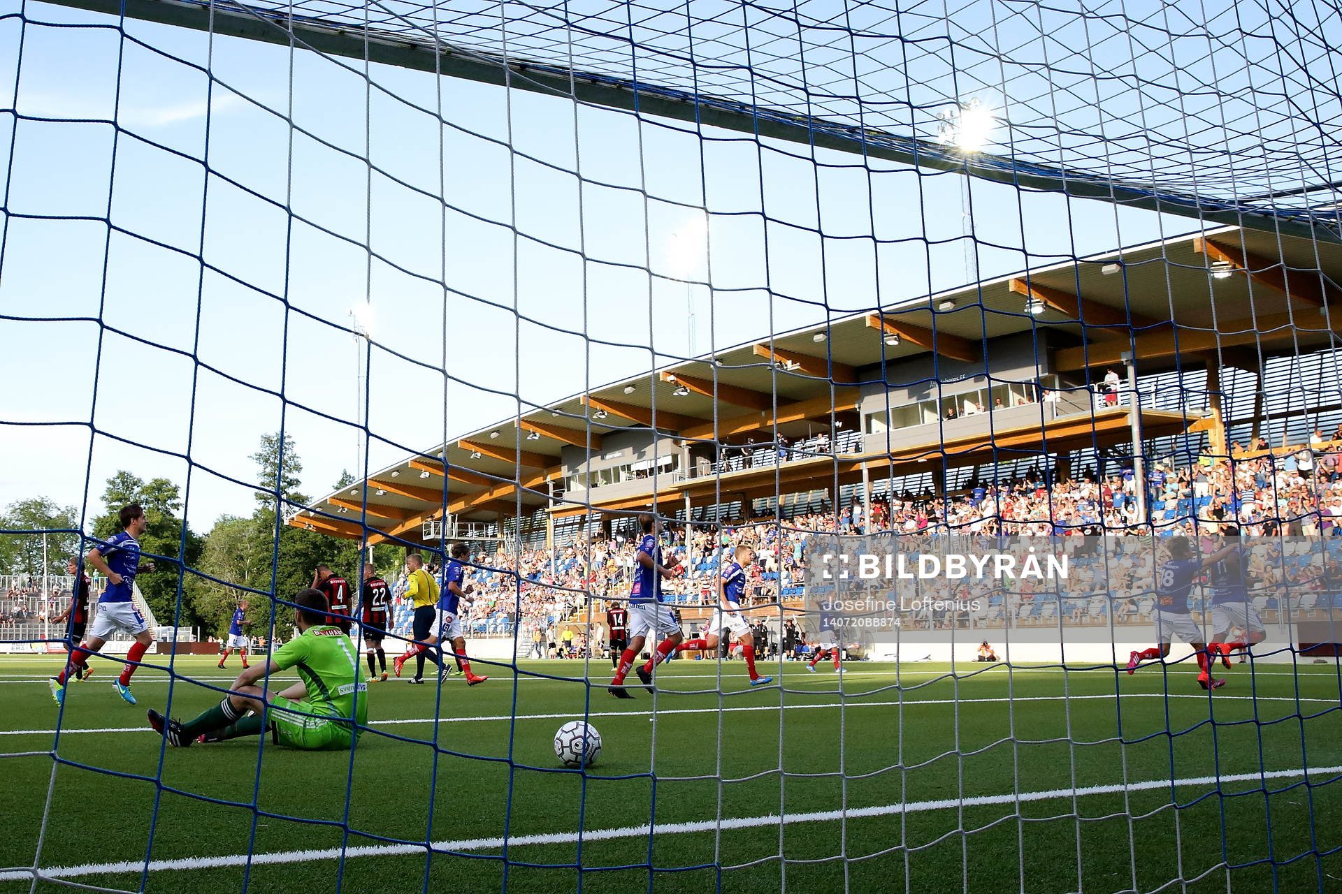Åtvidabergs Ricardo Santos har precis gjort 3-2-målet och