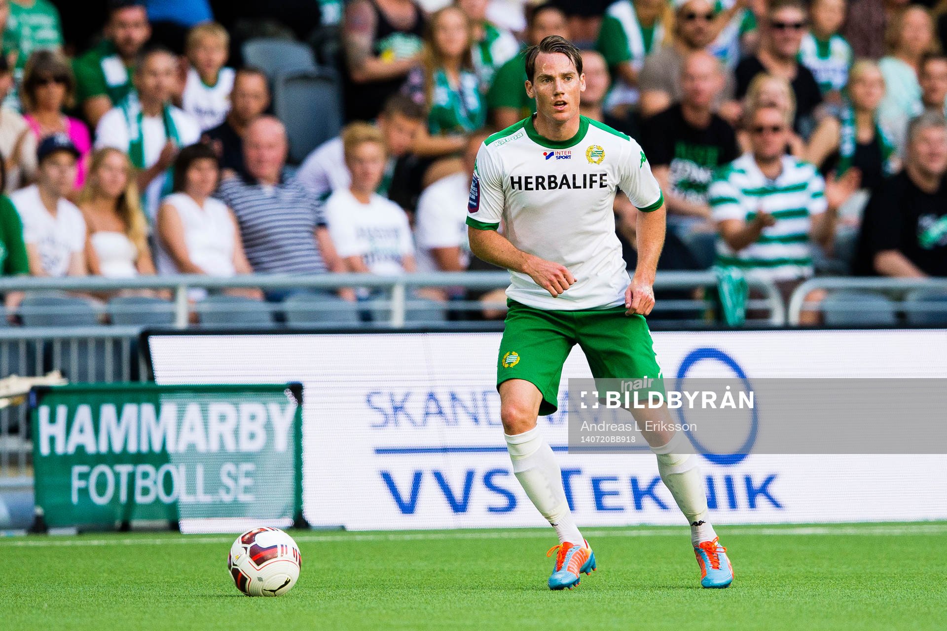 Hammarbys Johan Persson med bollen