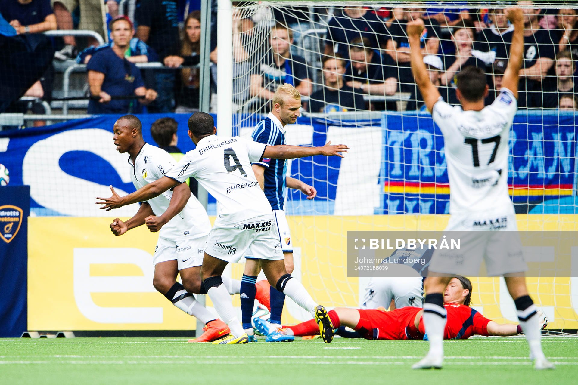 Häckens spelare jublar