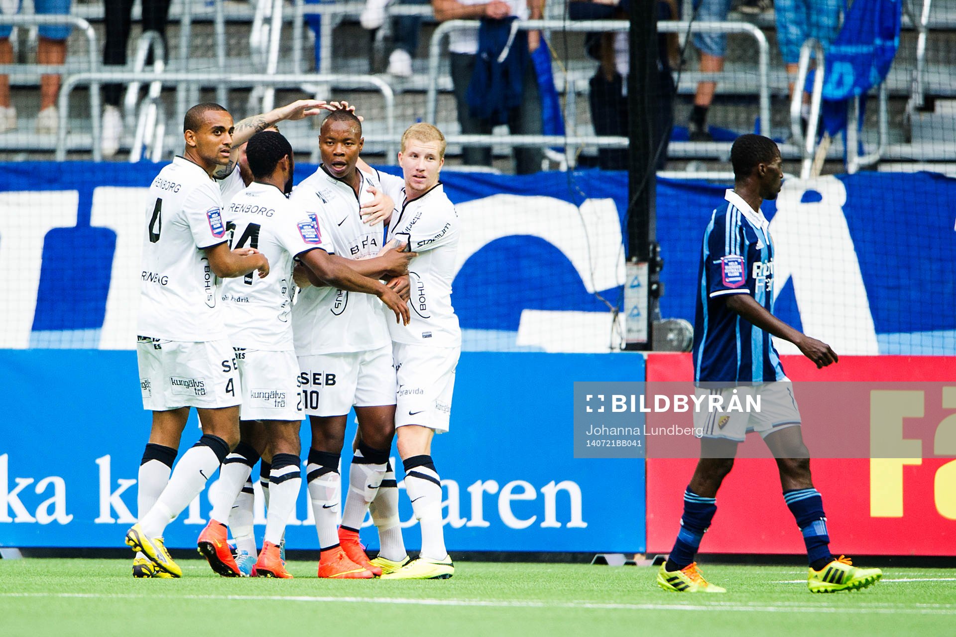 Häckens spelare jublar