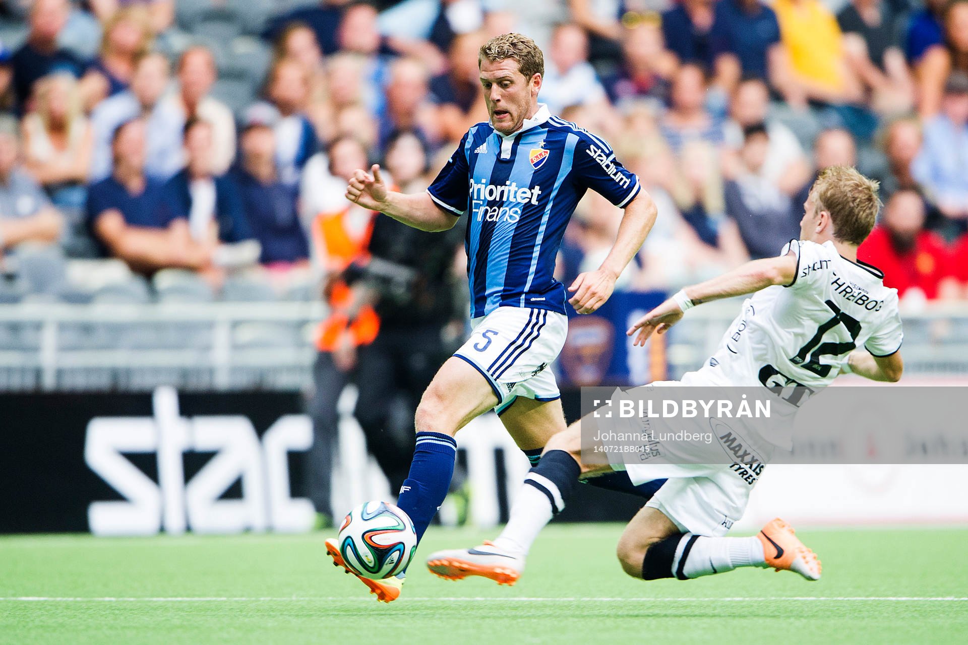 Djurgårdens Stefan Karlsson och Häckens Oscar Lewicki