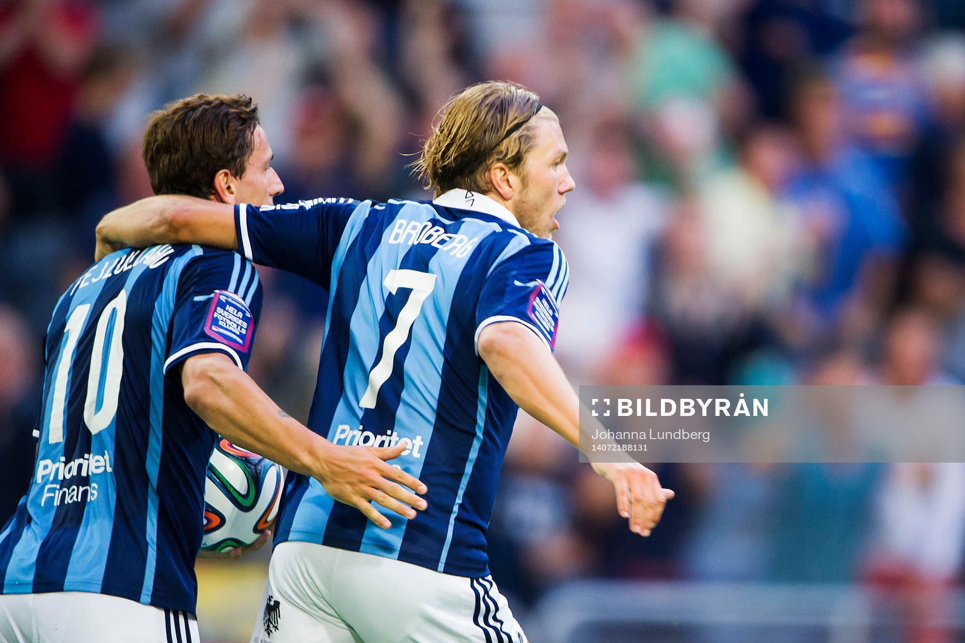 Djurgårdens Martin Broberg jublar och kramar om Erton