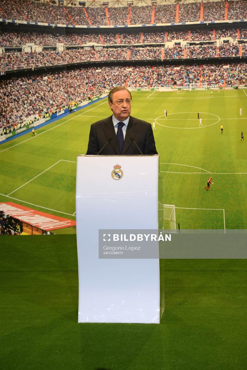 JAMES RODRIGUEZ Presentation at Real Madrid.Santiago