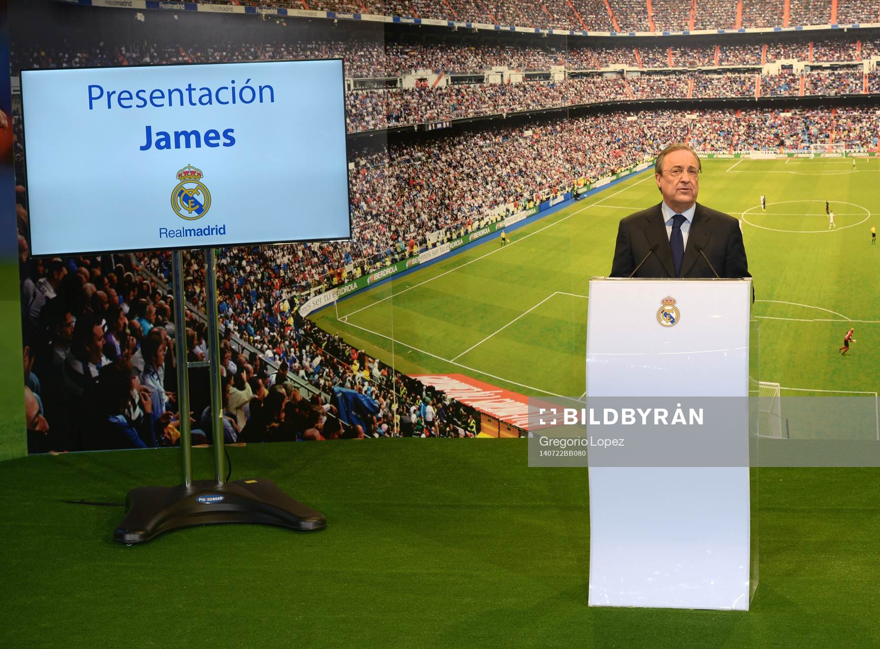 JAMES RODRIGUEZ Presentation at Real Madrid.Santiago