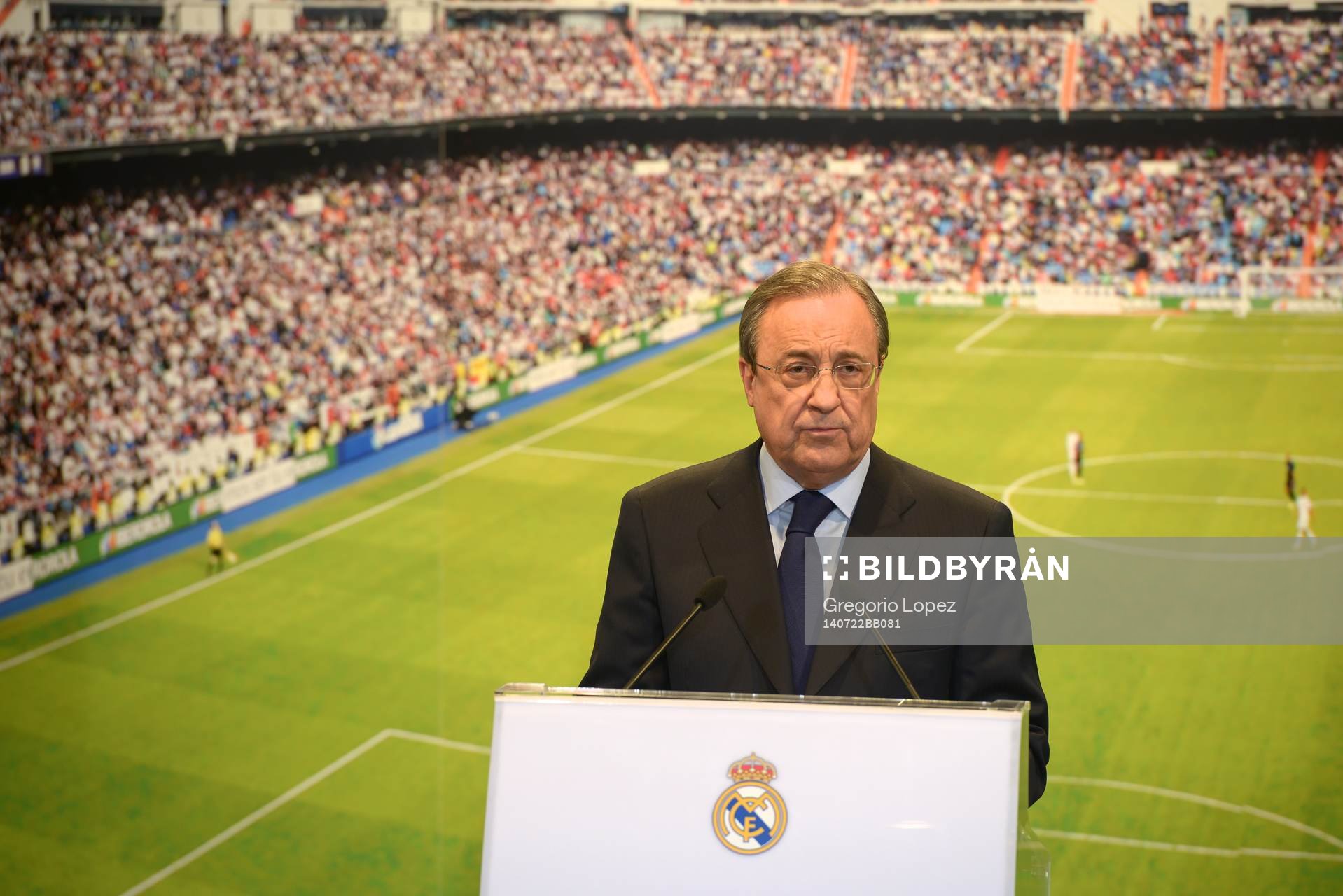 JAMES RODRIGUEZ Presentation at Real Madrid.Santiago