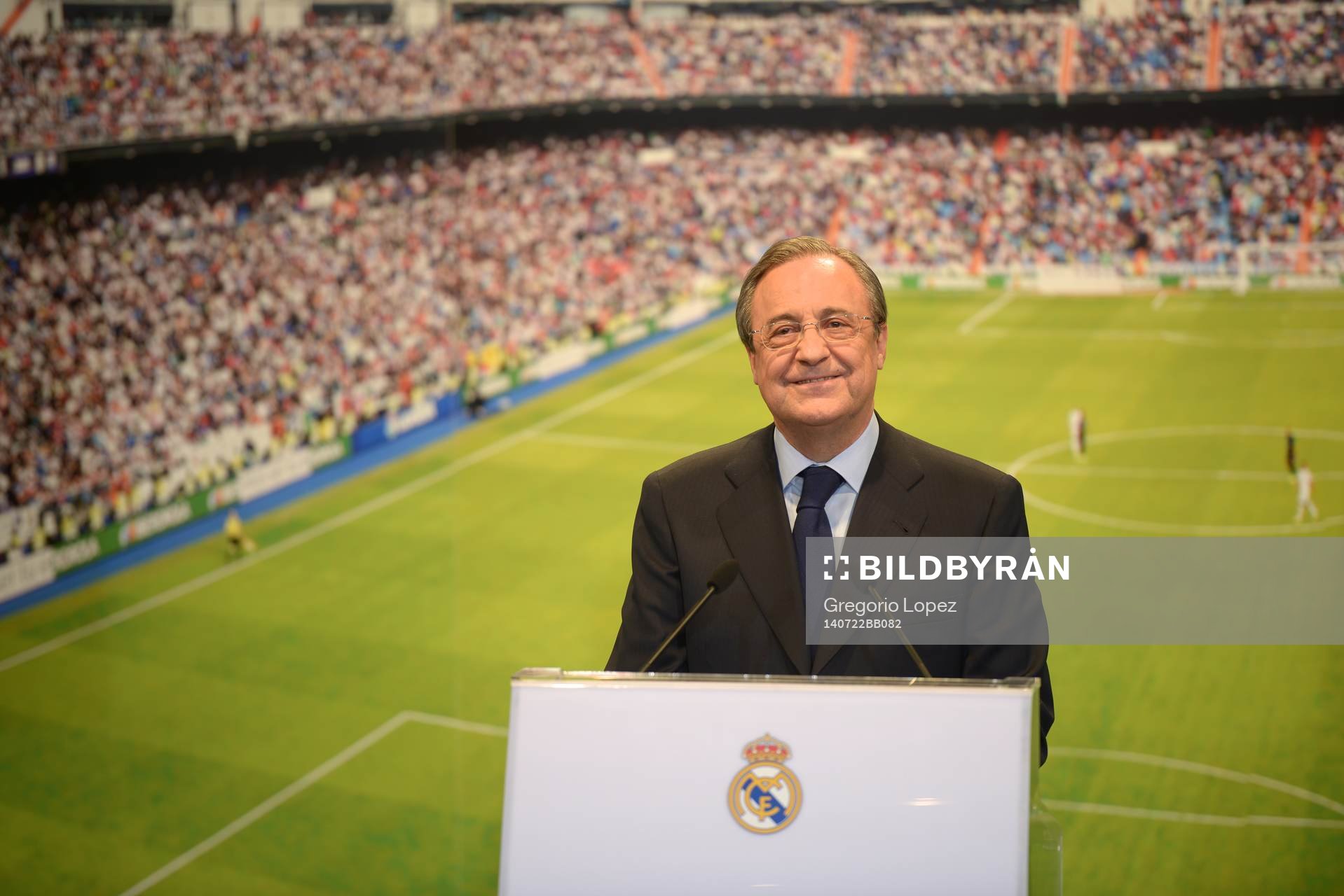 JAMES RODRIGUEZ Presentation at Real Madrid.Santiago