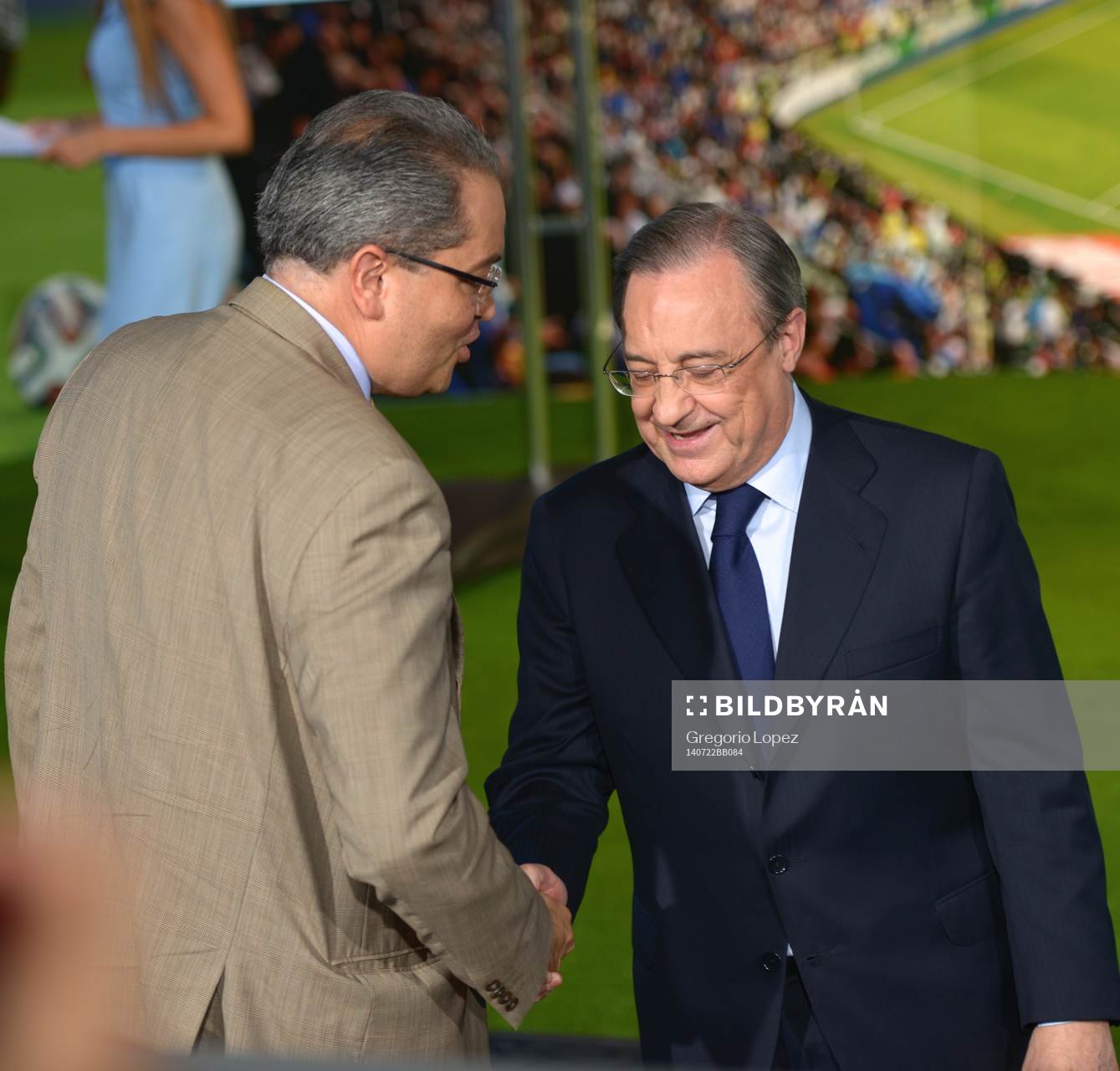 JAMES RODRIGUEZ Presentation at Real Madrid.Santiago