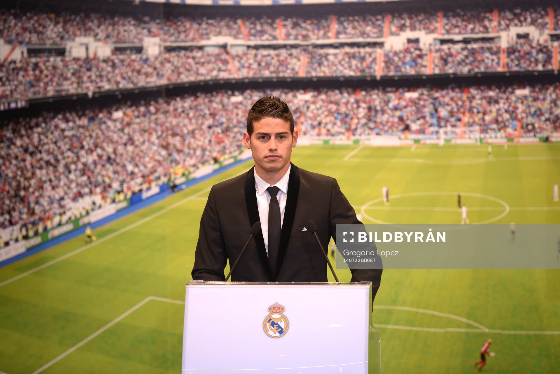 JAMES RODRIGUEZ Presentation at Real Madrid.Santiago