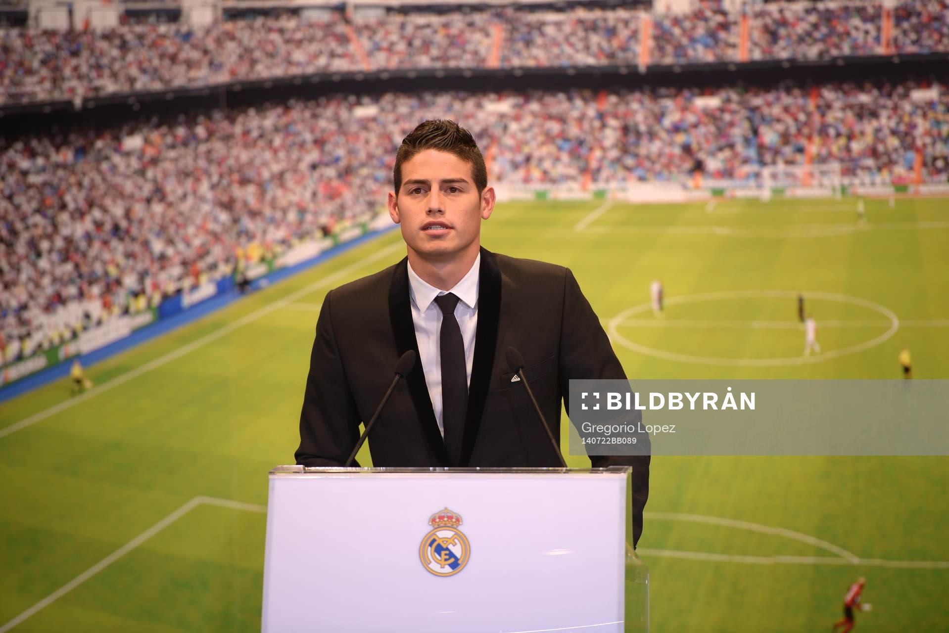 JAMES RODRIGUEZ Presentation at Real Madrid.Santiago