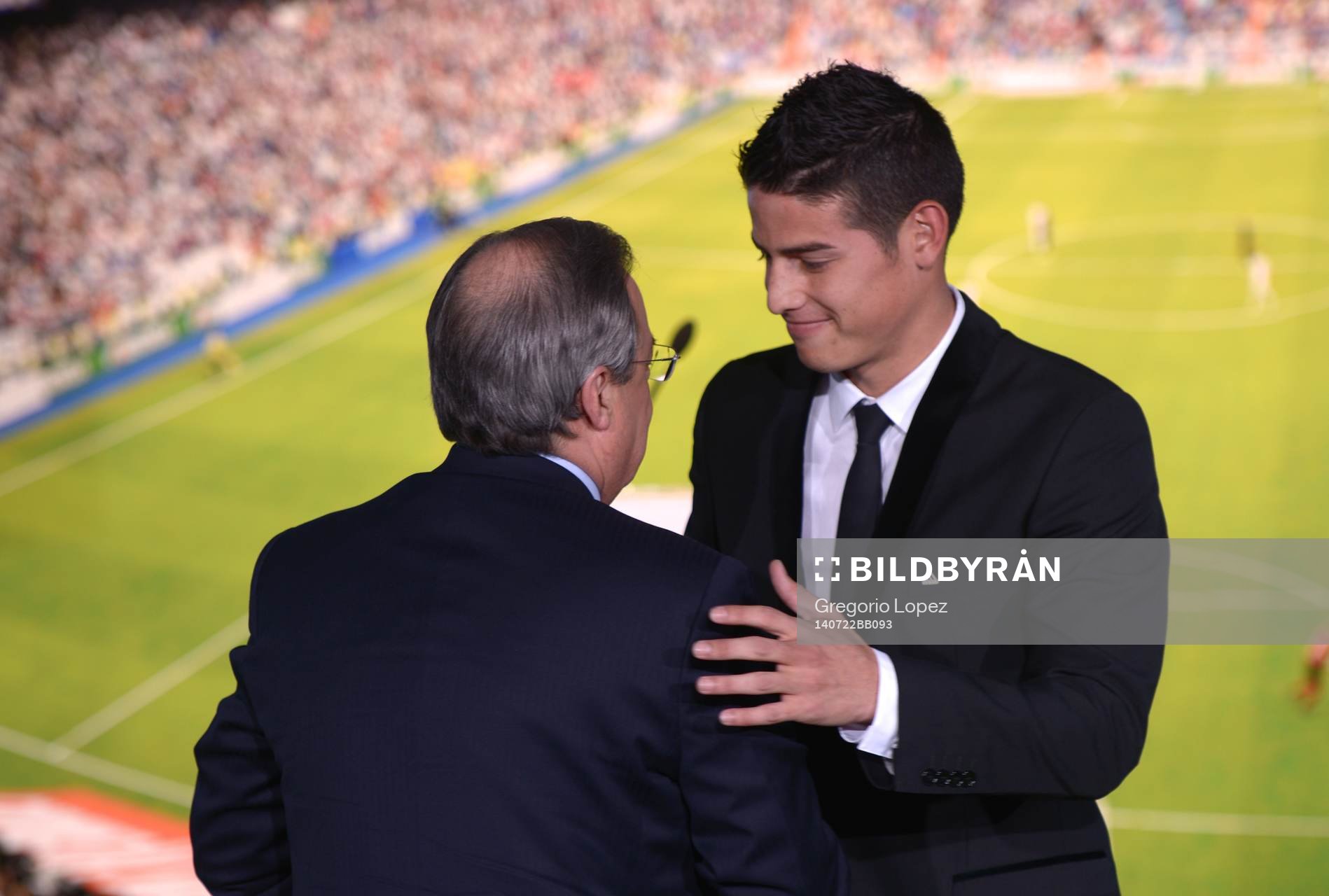JAMES RODRIGUEZ Presentation at Real Madrid.Santiago