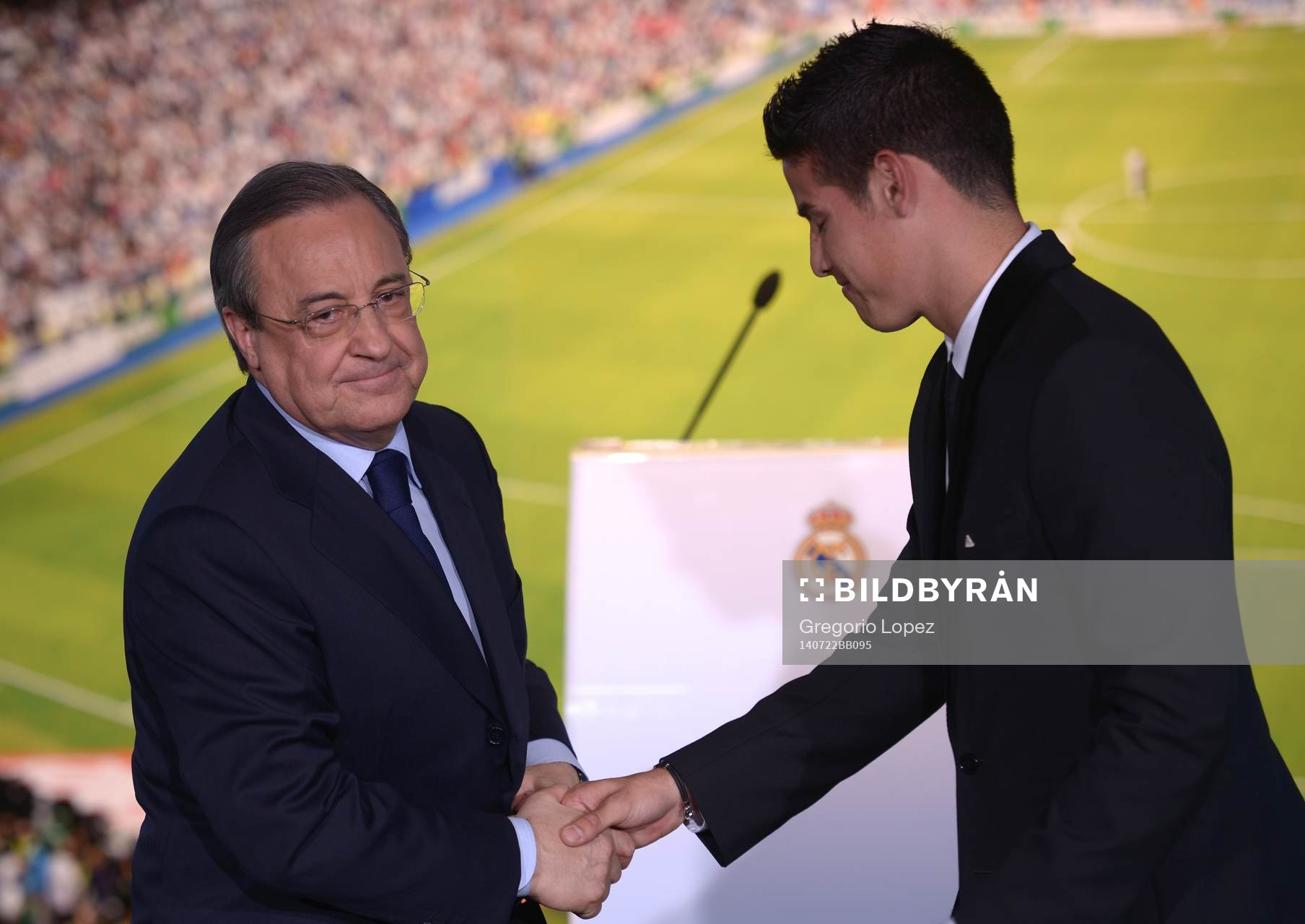 JAMES RODRIGUEZ Presentation at Real Madrid.Santiago