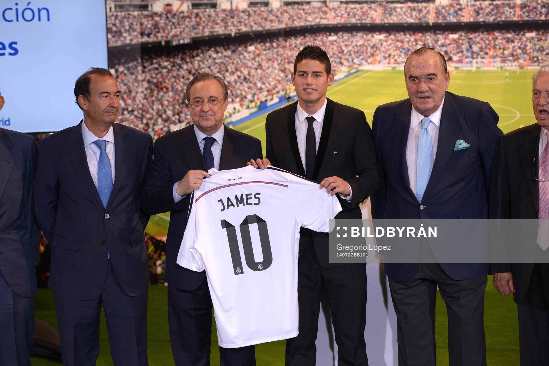 JAMES RODRIGUEZ Presentation at Real Madrid.Santiago