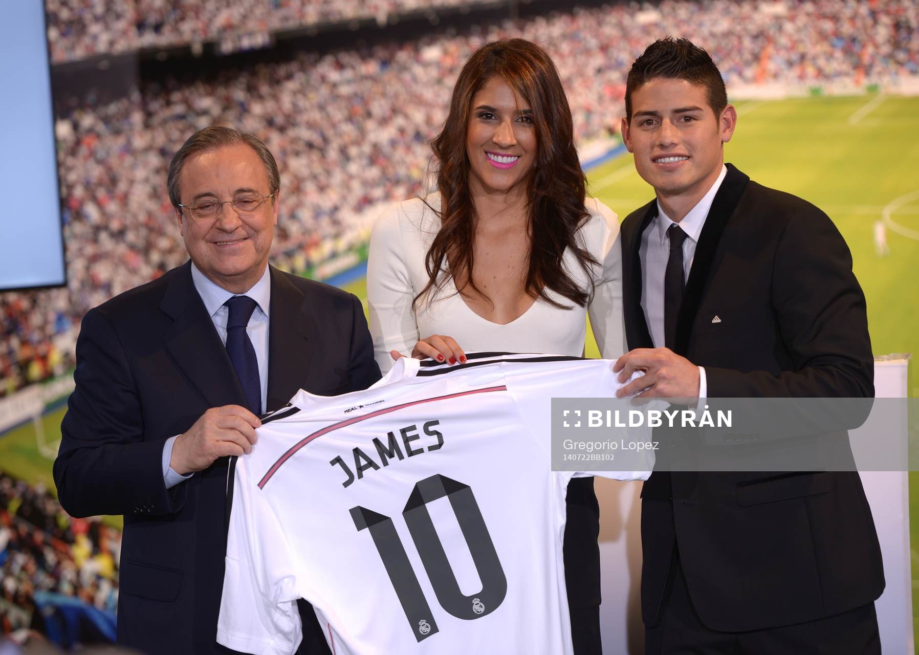 JAMES RODRIGUEZ Presentation at Real Madrid.Santiago