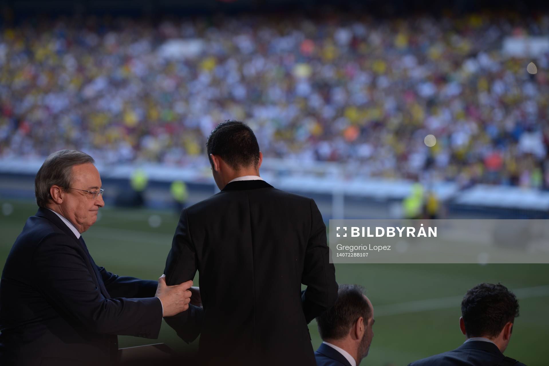JAMES RODRIGUEZ Presentation at Real Madrid.Santiago